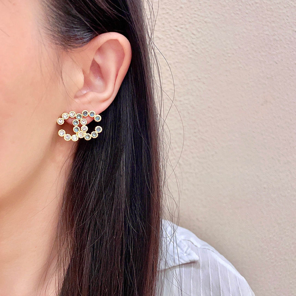 CHANEL 26S DOUBLE C LOGO GREEN & CLEAR CRYSTAL BEADED STUD EARRINGS IN GOLD METAL 633160
