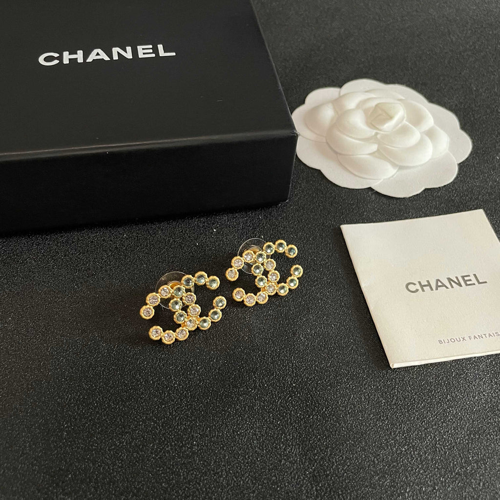 CHANEL 26S DOUBLE C LOGO GREEN & CLEAR CRYSTAL BEADED STUD EARRINGS IN GOLD METAL 633160