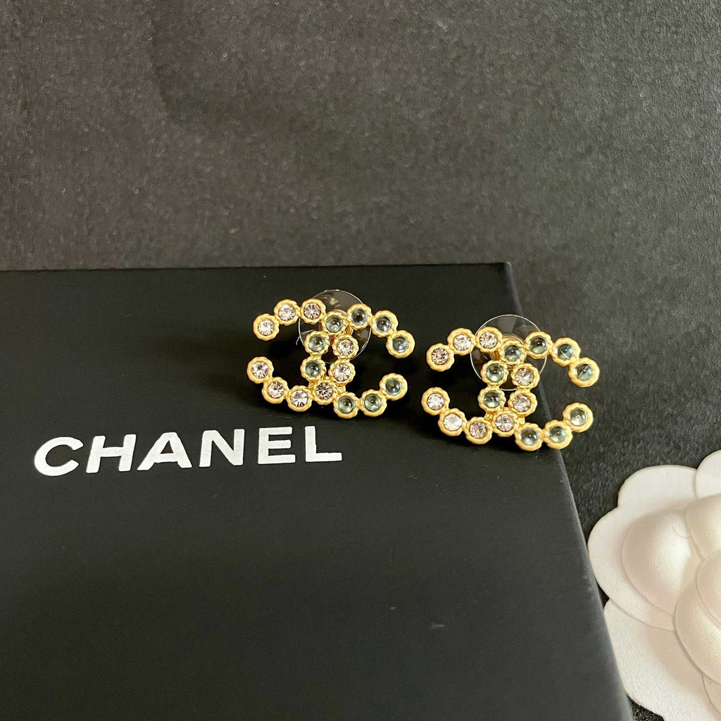 CHANEL 26S DOUBLE C LOGO GREEN & CLEAR CRYSTAL BEADED STUD EARRINGS IN GOLD METAL 633160