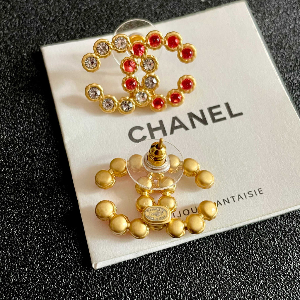 CHANEL 26S DOUBLE C LOGO MULTI CRYSTAL BEADED STUD EARRINGS IN GOLD METAL 633161