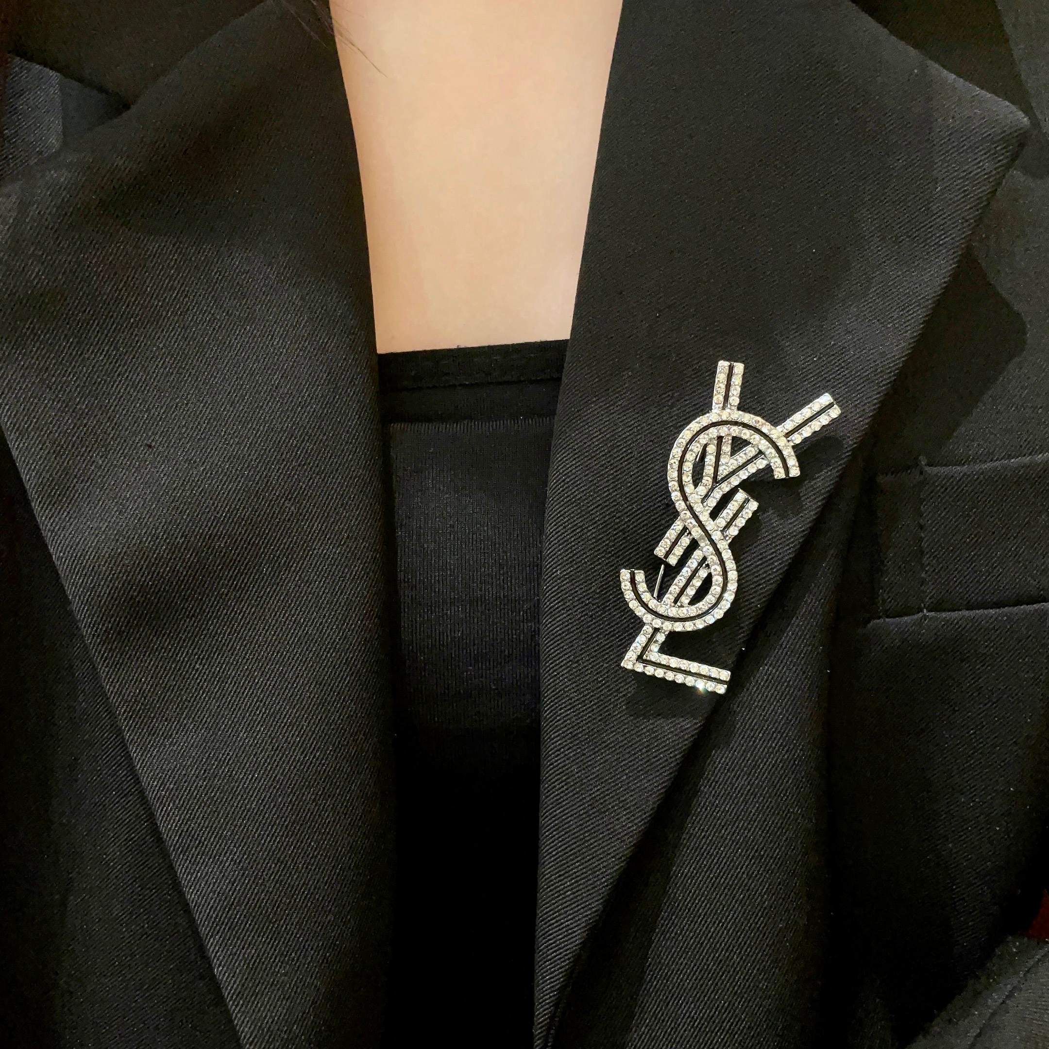 YSL 26S CRYSTAL LOGO BROOCH IN SILVER TONE METAL 634974