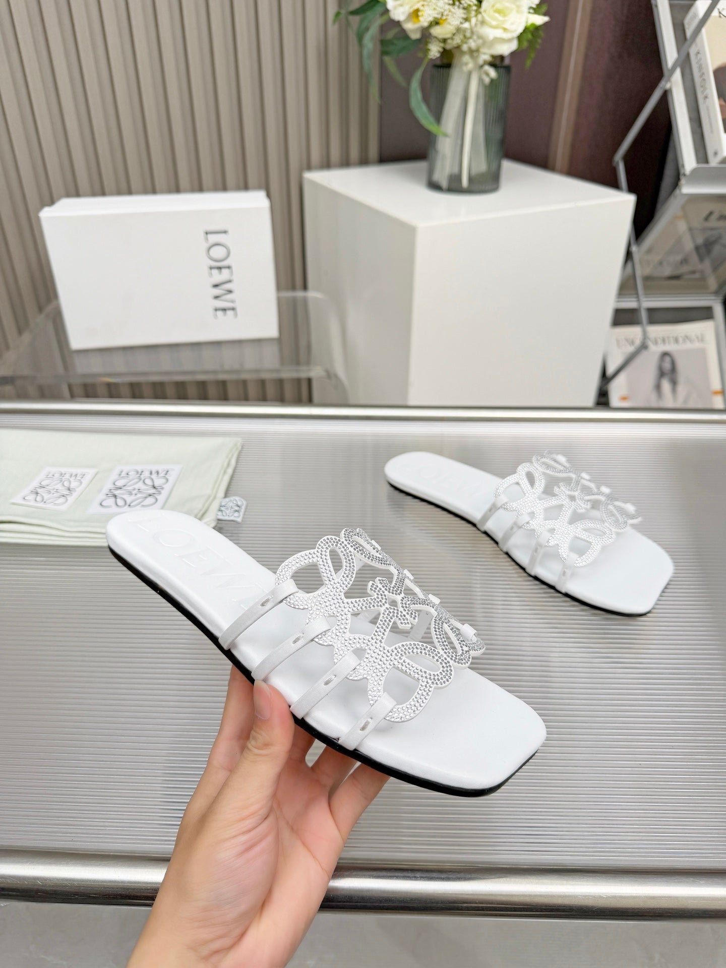 LOEWE 26S FLAT SANDALS IN WHITE CALFSKIN WITH CRYSTALS