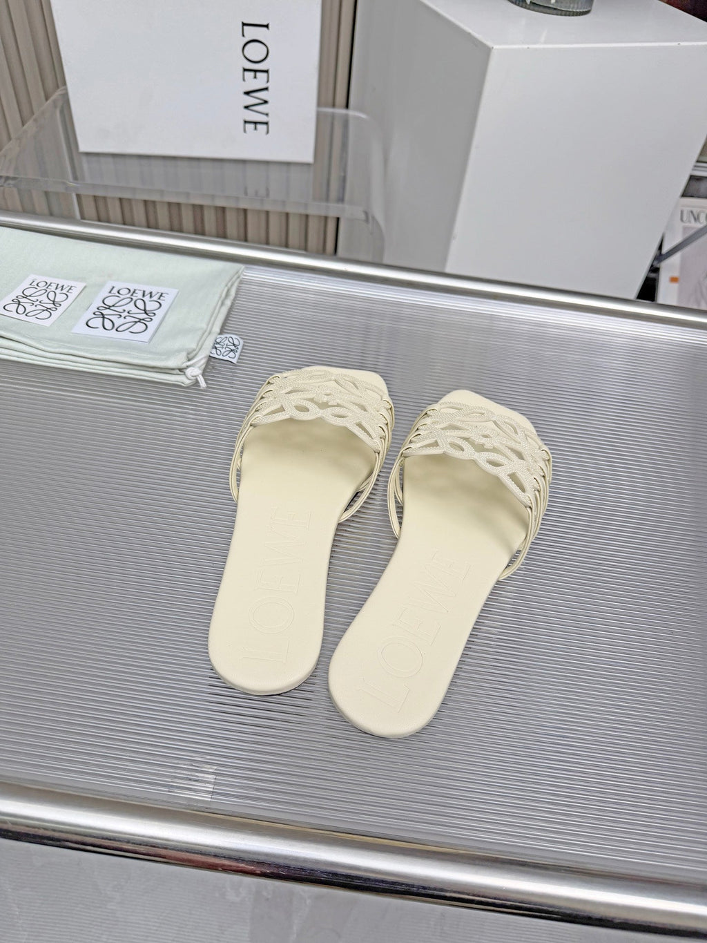 LOEWE 26S FLAT SANDALS IN CREAM WHITE CALFSKIN WITH CRYSTALS