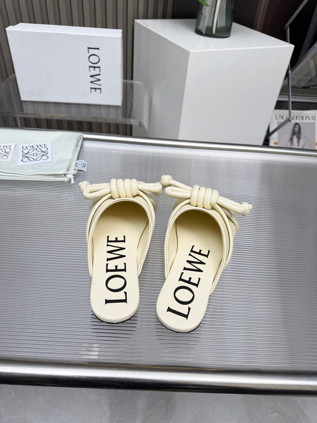 LOEWE 26S MULE LOAFERS IN IVORY WHITE CALFSKIN KNOT DETAIL
