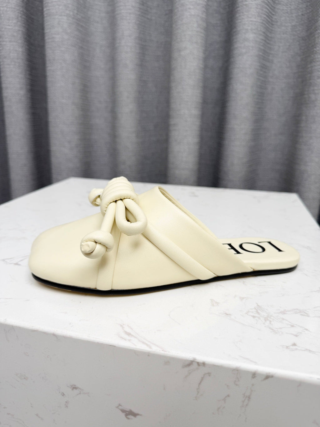 LOEWE 26S MULE LOAFERS IN IVORY WHITE CALFSKIN KNOT DETAIL