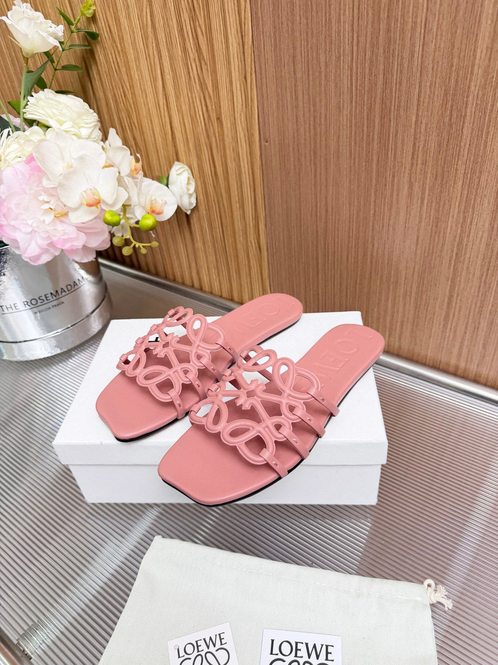 LOEWE 26S PETAL ANAGRAM SLIDE IN PINK SOFT CALFSKIN