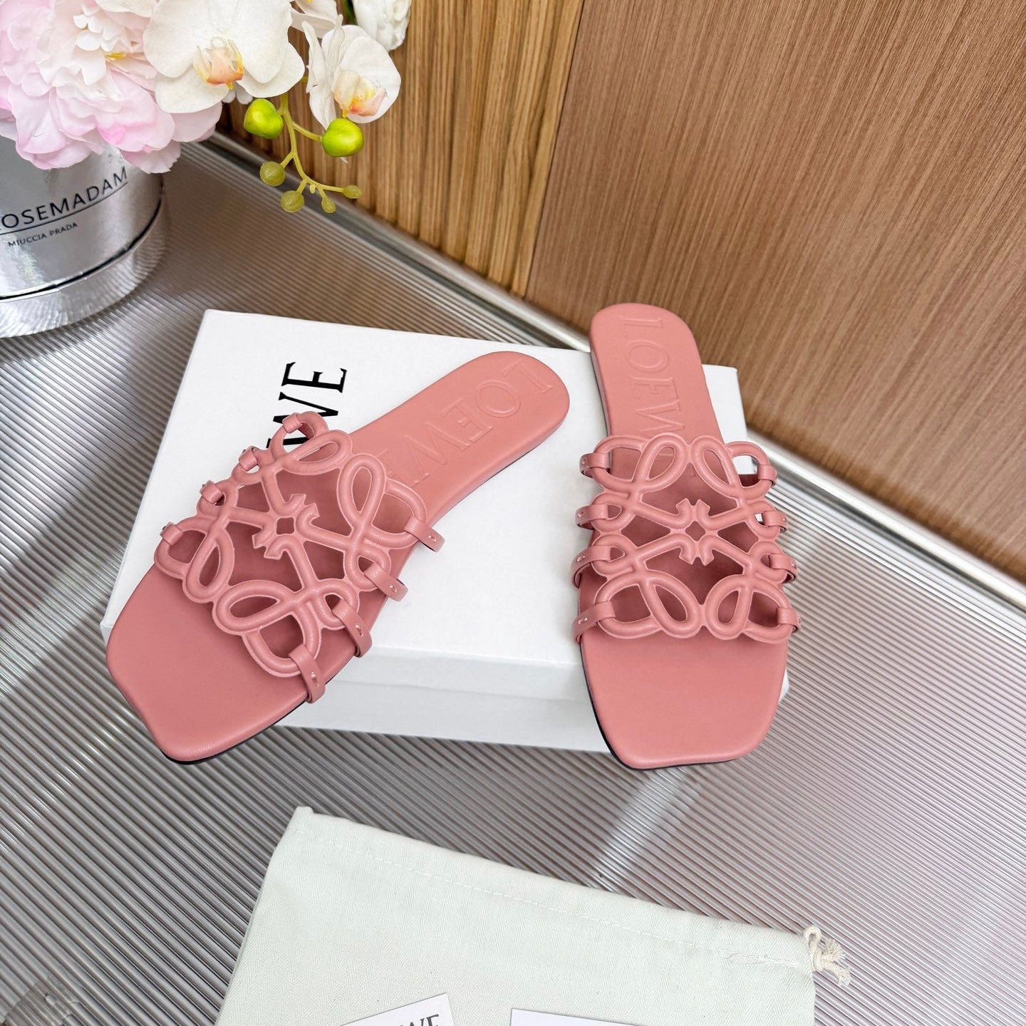 LOEWE 26S PETAL ANAGRAM SLIDE IN PINK SOFT CALFSKIN