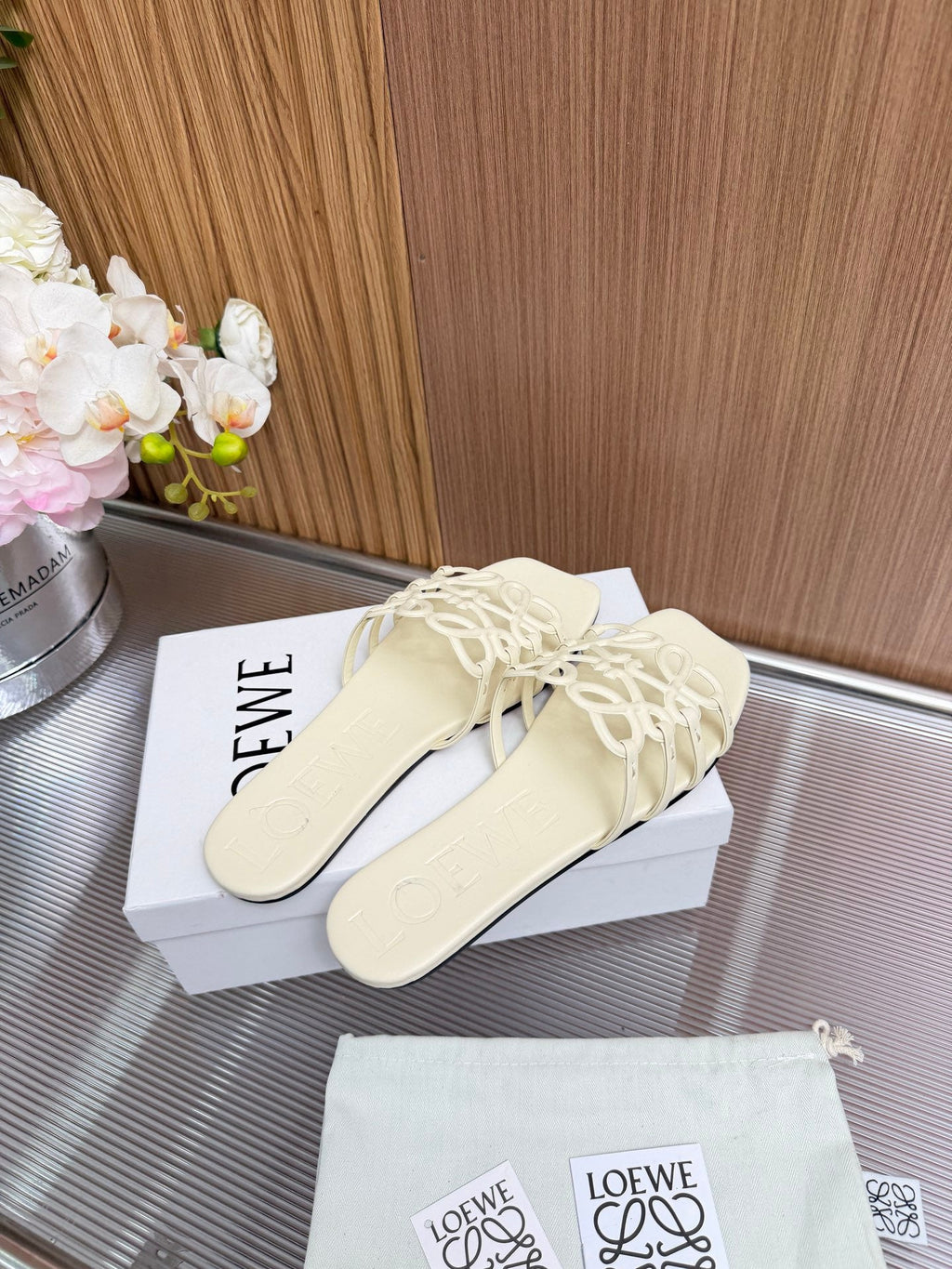 LOEWE 26S PETAL ANAGRAM SLIDE IN CREAM WHITE SOFT CALFSKIN