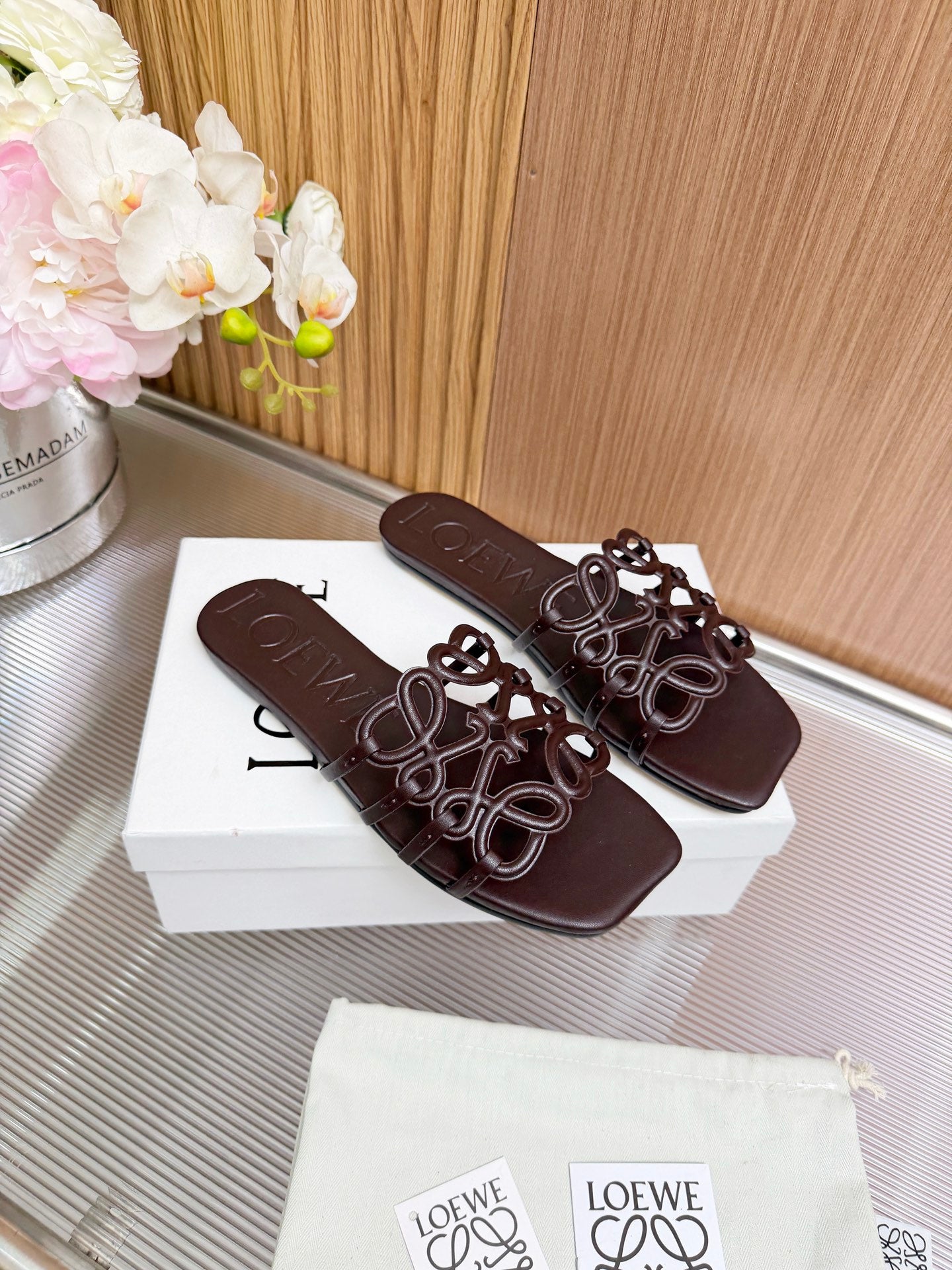 LOEWE 26S PETAL ANAGRAM SLIDE IN DARK BROWN SOFT CALFSKIN