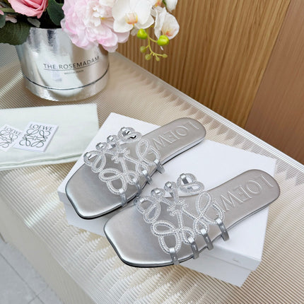LOEWE 26S FLAT SANDALS IN SILVER CALFSKIN WITH CRYSTALS