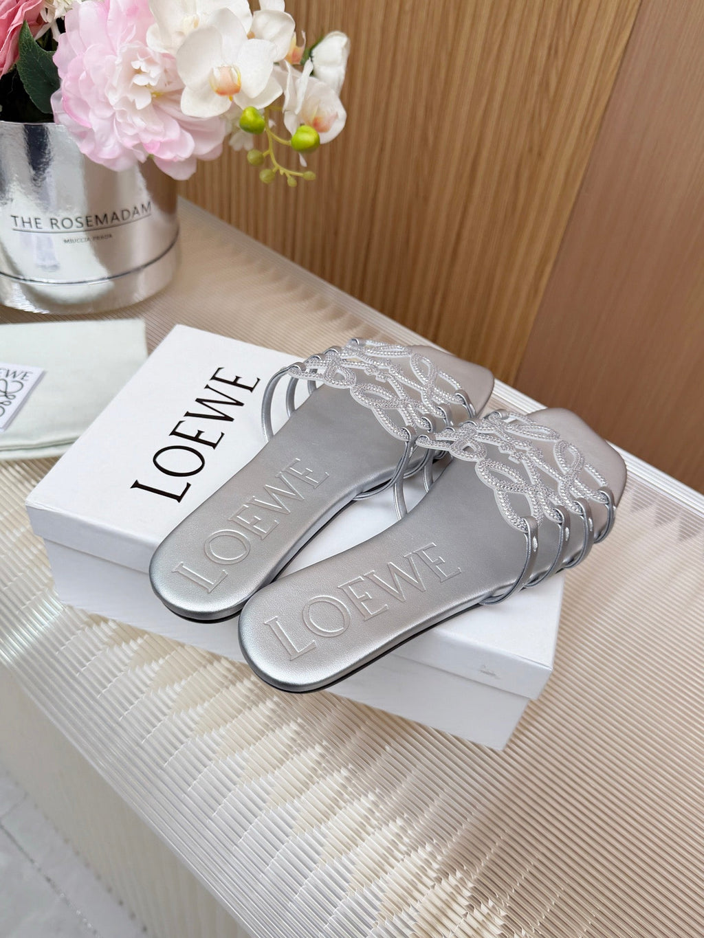 LOEWE 26S FLAT SANDALS IN SILVER CALFSKIN WITH CRYSTALS