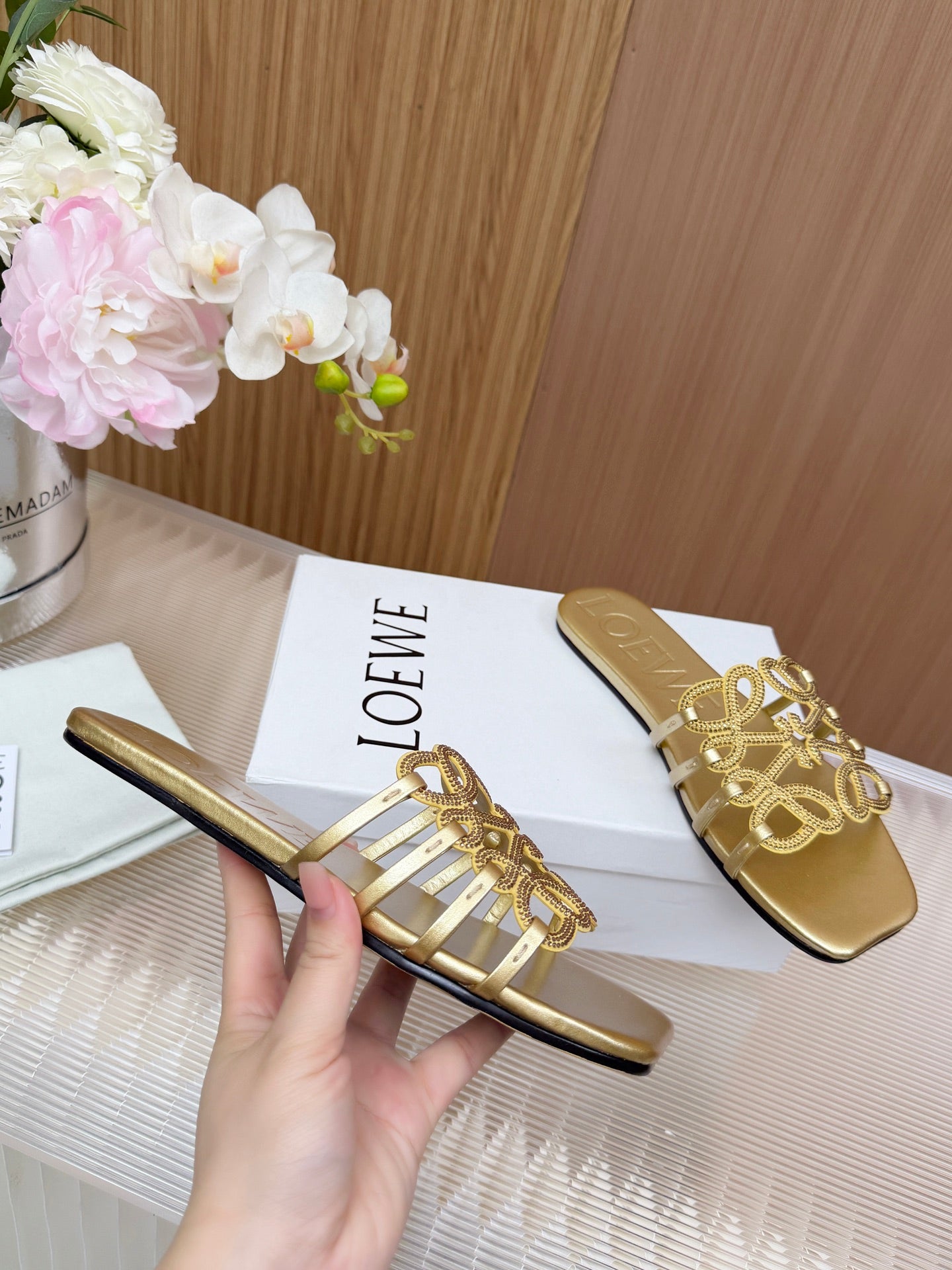LOEWE 26S FLAT SANDALS IN GOLD CALFSKIN WITH CRYSTALS