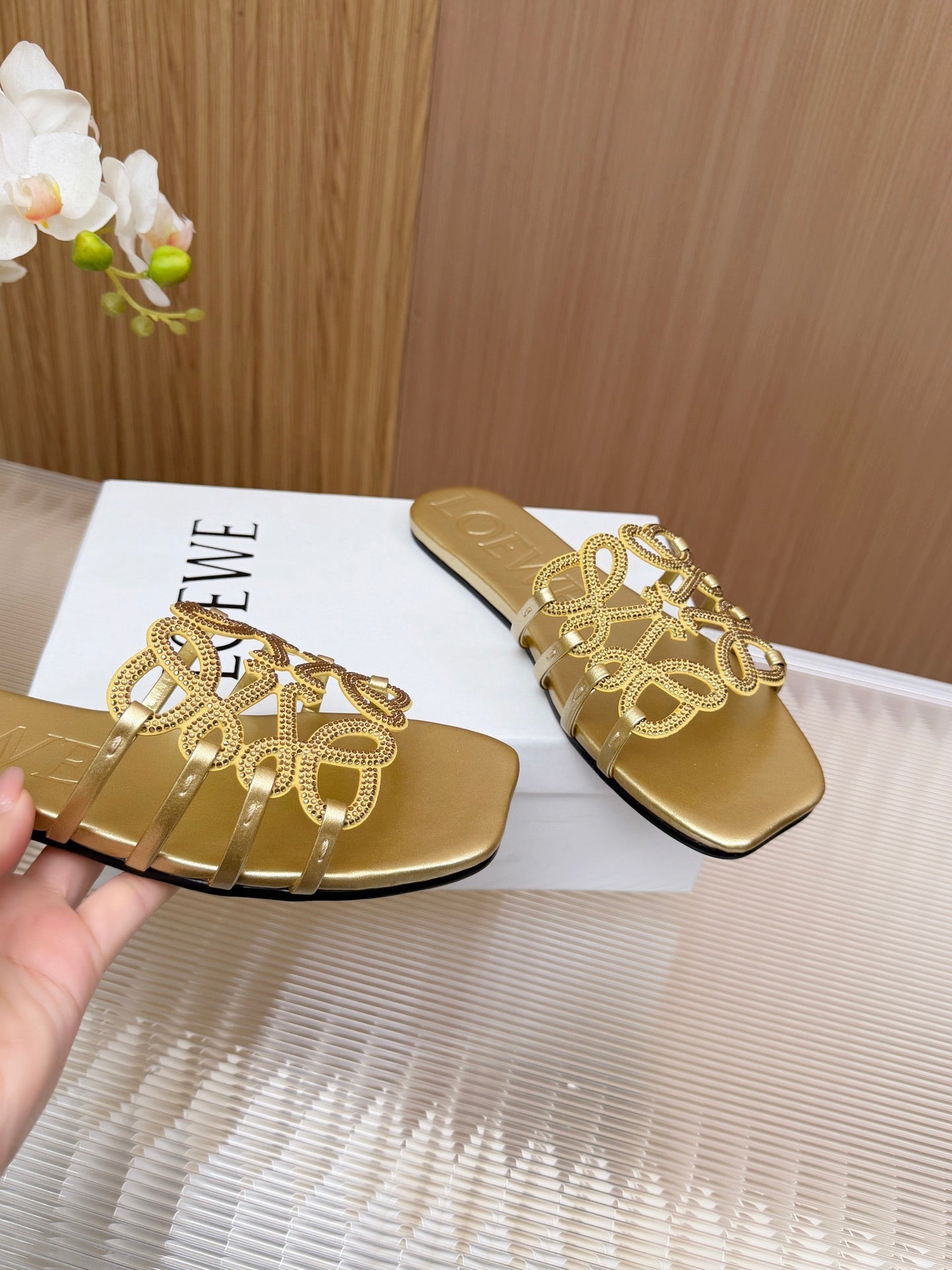 LOEWE 26S FLAT SANDALS IN GOLD CALFSKIN WITH CRYSTALS