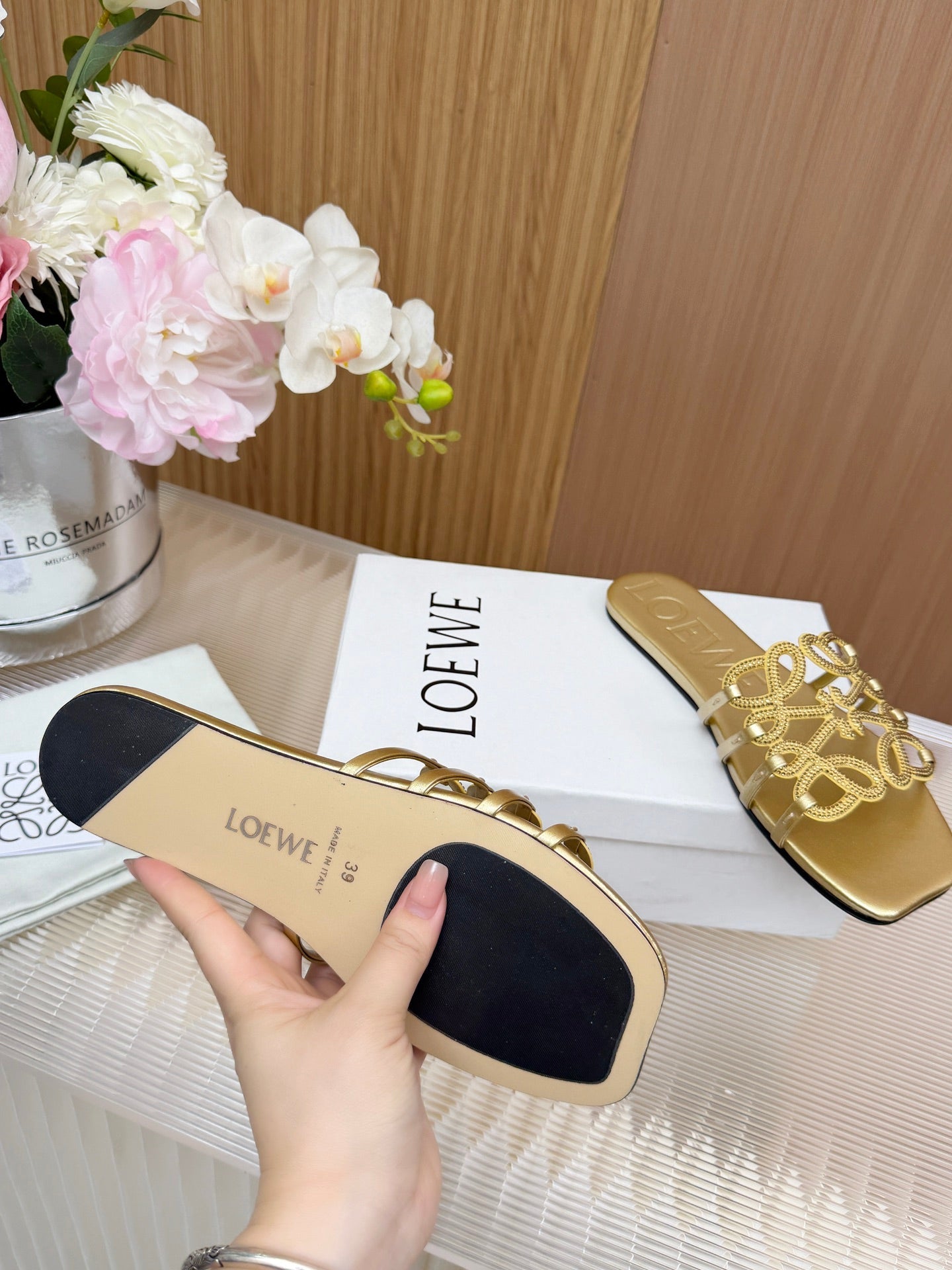 LOEWE 26S FLAT SANDALS IN GOLD CALFSKIN WITH CRYSTALS