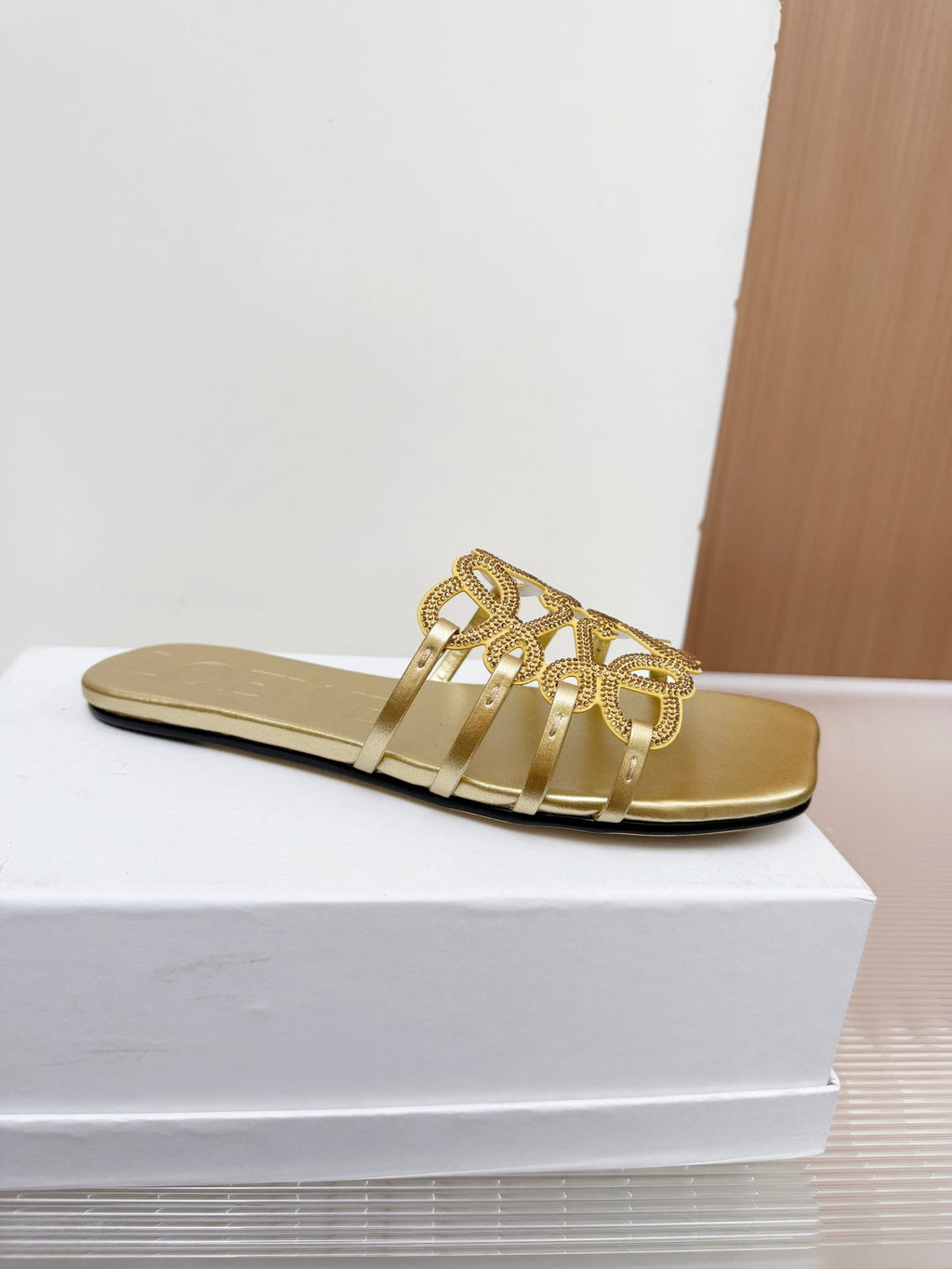 LOEWE 26S FLAT SANDALS IN GOLD CALFSKIN WITH CRYSTALS