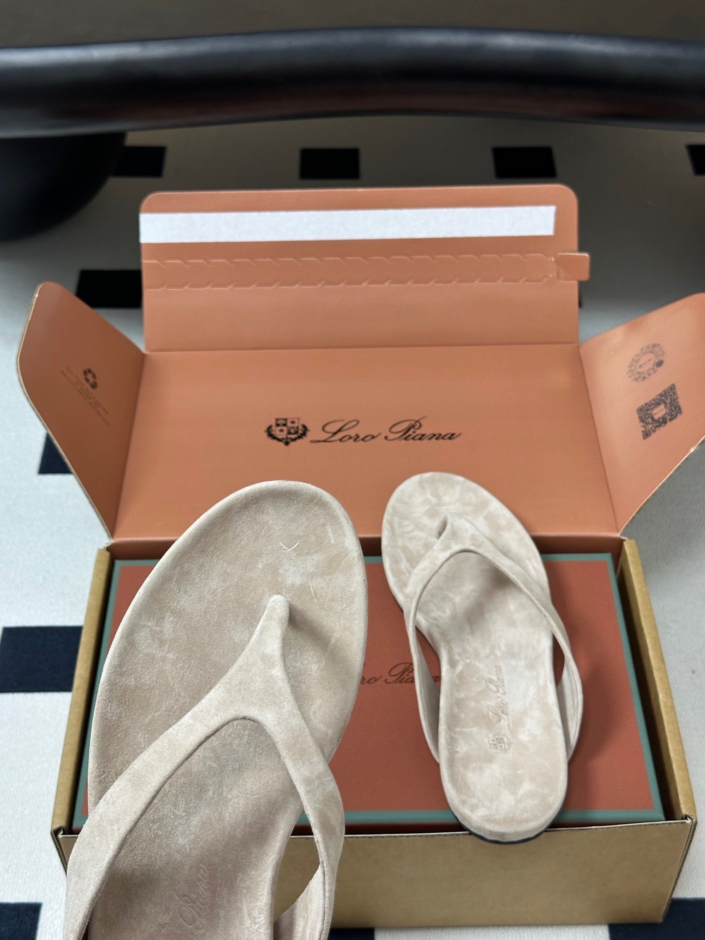 LP 26S THONG SANDALS IN BEIGE SUEDE