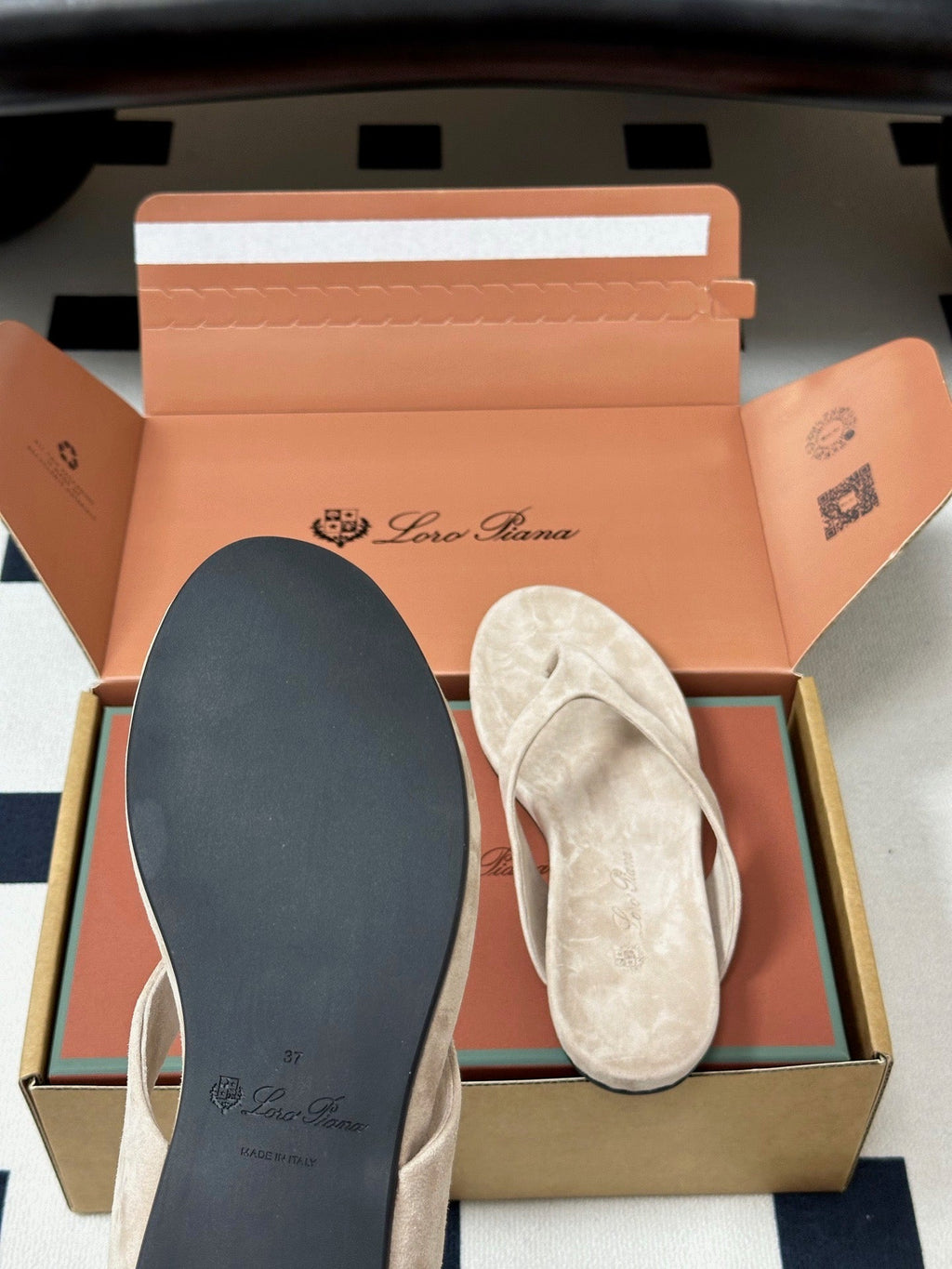 LP 26S THONG SANDALS IN BEIGE SUEDE