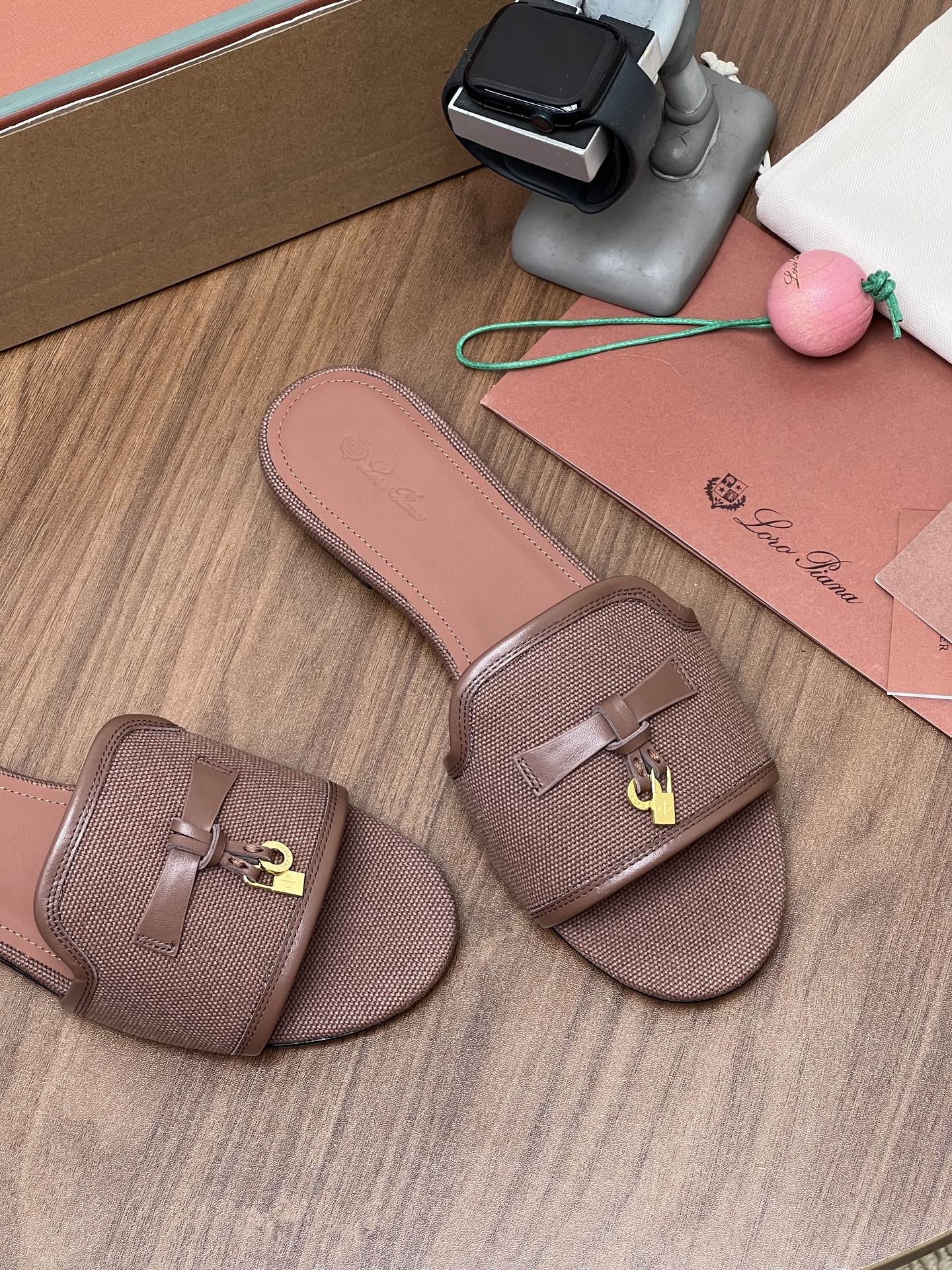 LP 26S SLIDES IN MUSHROOM BROWN CANVAS AND CALFSKIN