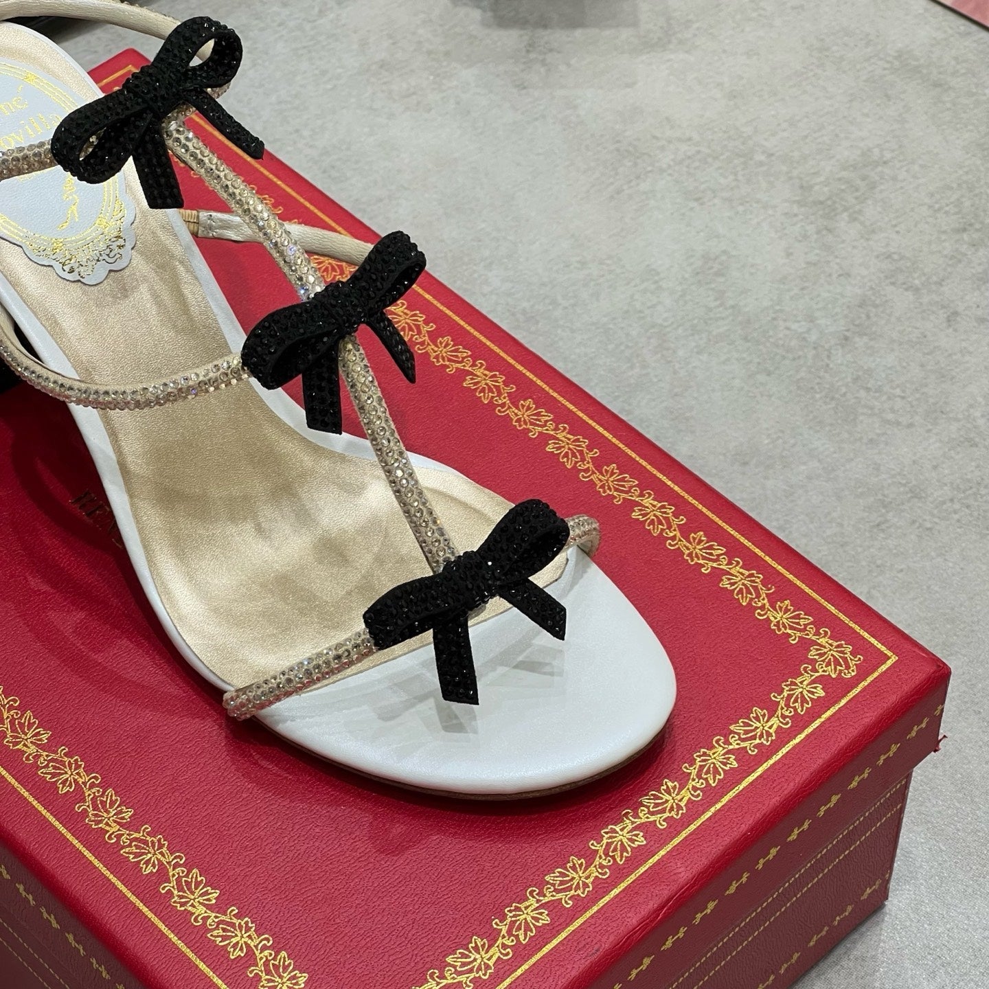 RENE CAOVILLA 26S HEELED SANDALS 85 MM IN BEIGE AND WHITE LAMBSKIN WITH BOW