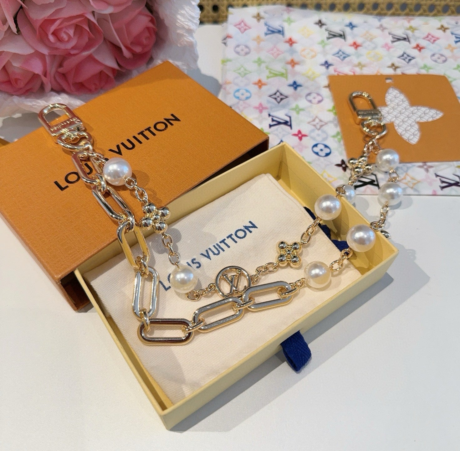 GOLD-TONE BAG CHAIN WITH PEARL DETAILS AND A LOGO CHARM