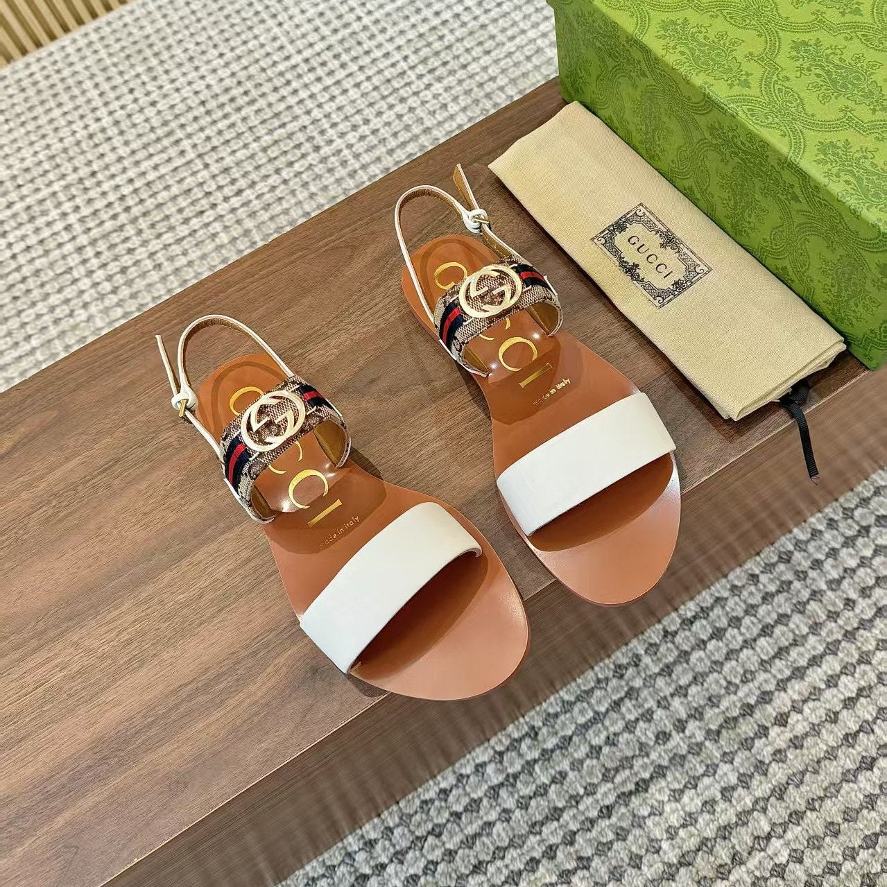 GUCCI 26S STRAP FLAT SANDALS IN WHITE CALFSKIN GOLD HARDWARE