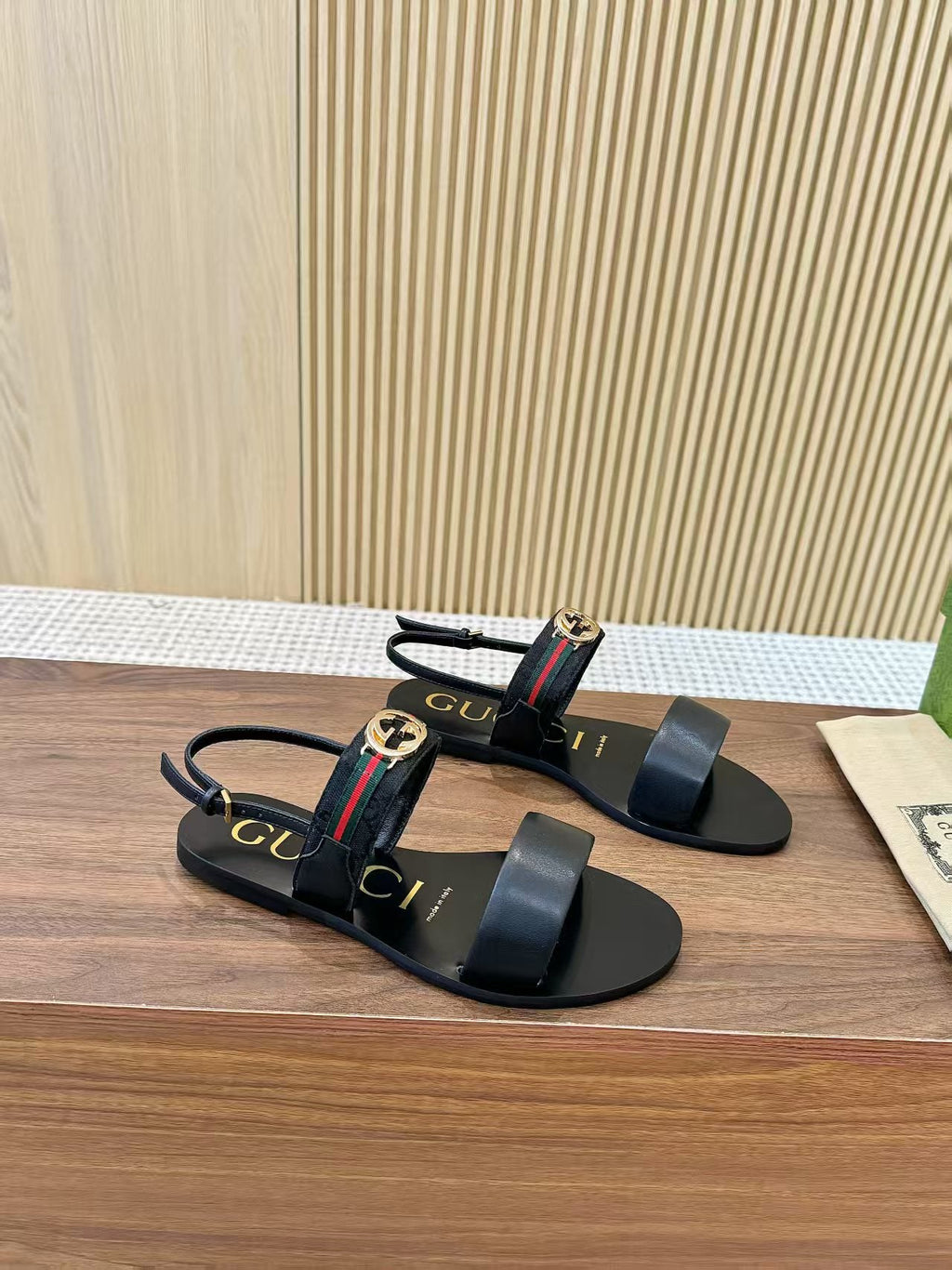 GUCCI 26S STRAP FLAT SANDALS IN BLACK CALFSKIN GOLD HARDWARE
