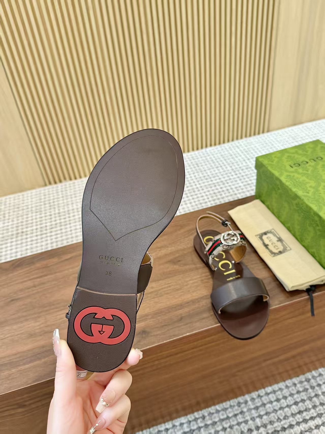 GUCCI 26S STRAP FLAT SANDALS IN DARK BROWN CALFSKIN GOLD HARDWARE