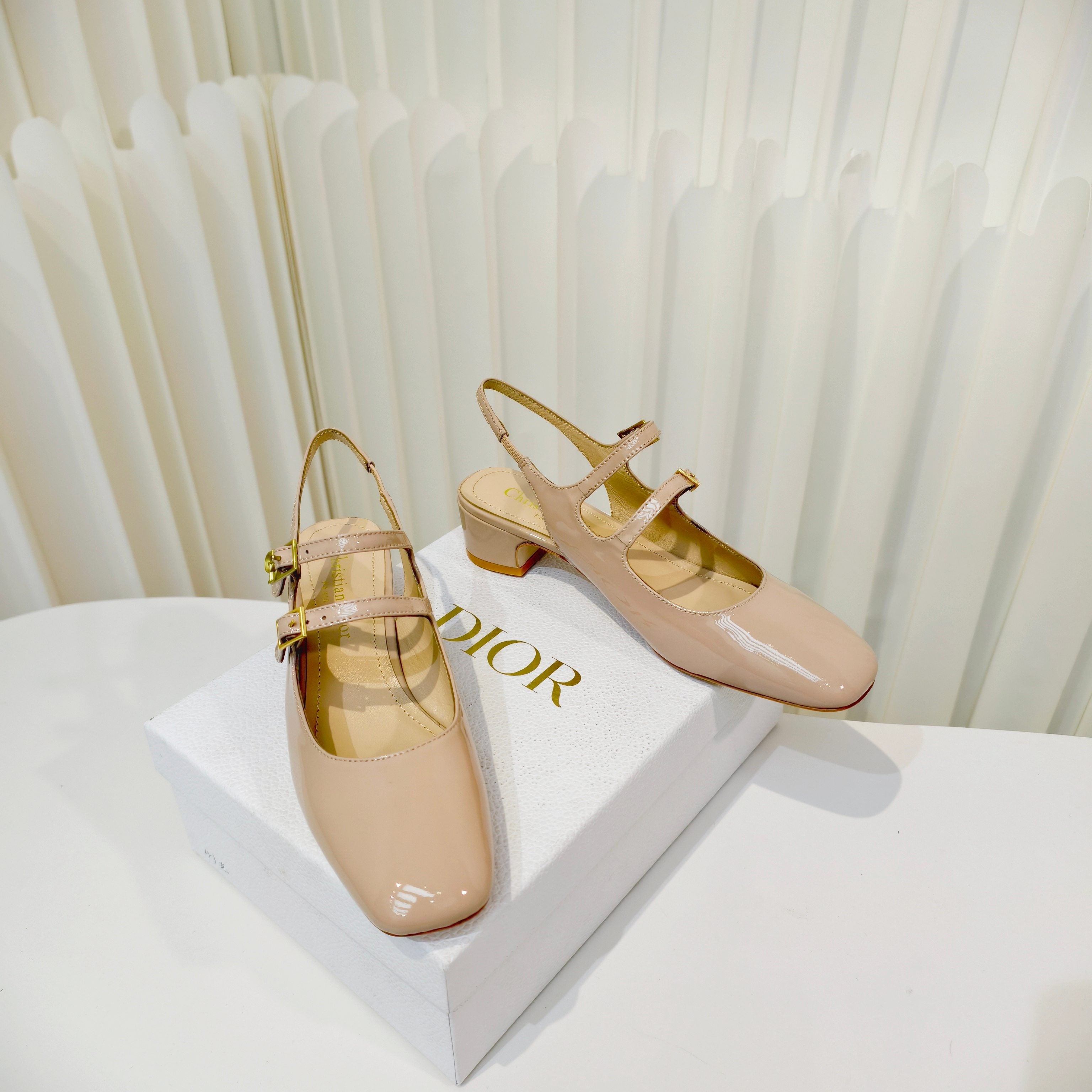 DIOR 26S SLINGBACK PUMP 40 MM IN NUDE PATENT CALFSKIN