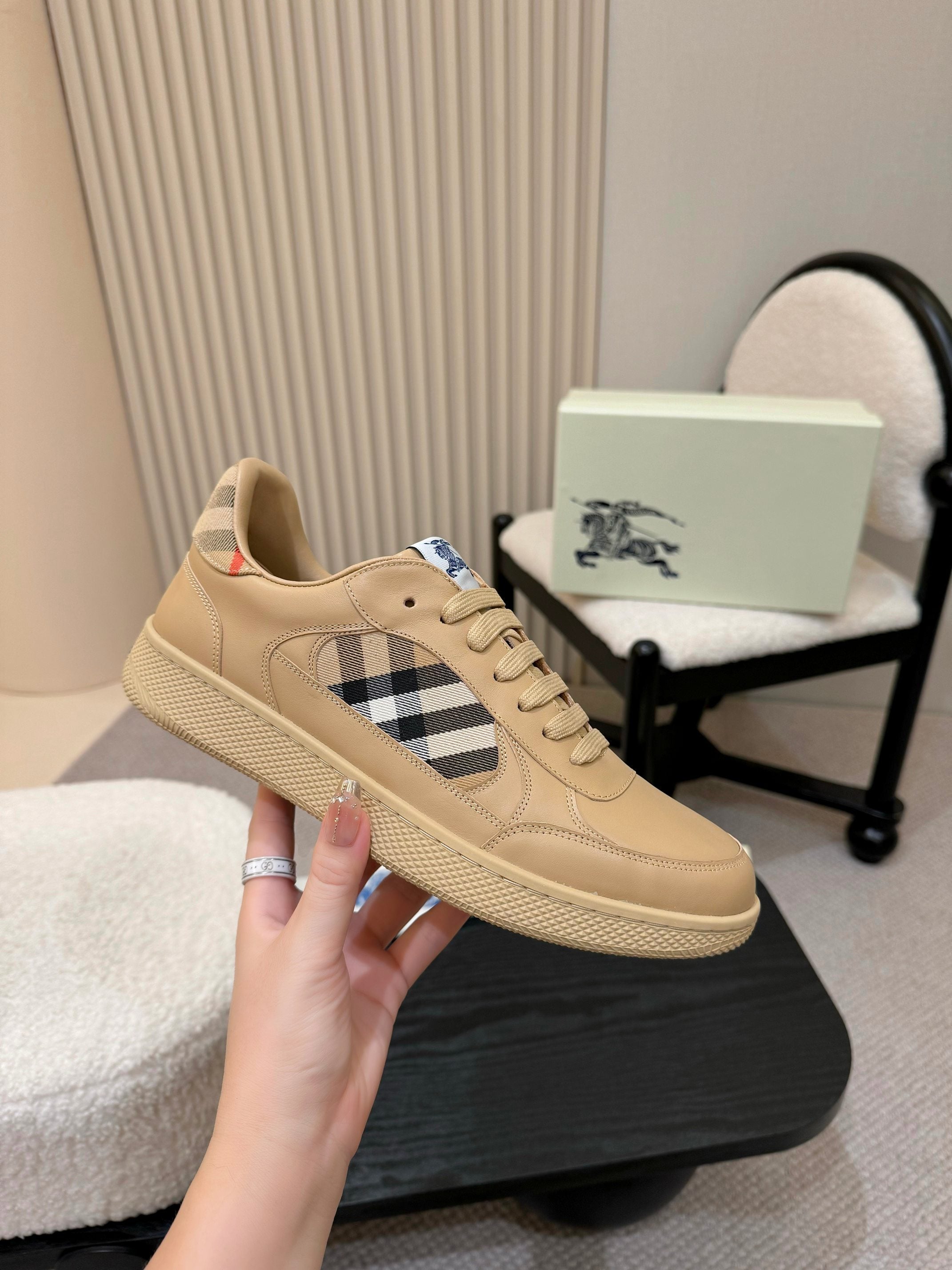 BURBERRY 26S SNEAKERS IN LIGHT BROWN AND BLACK CALFSKIN