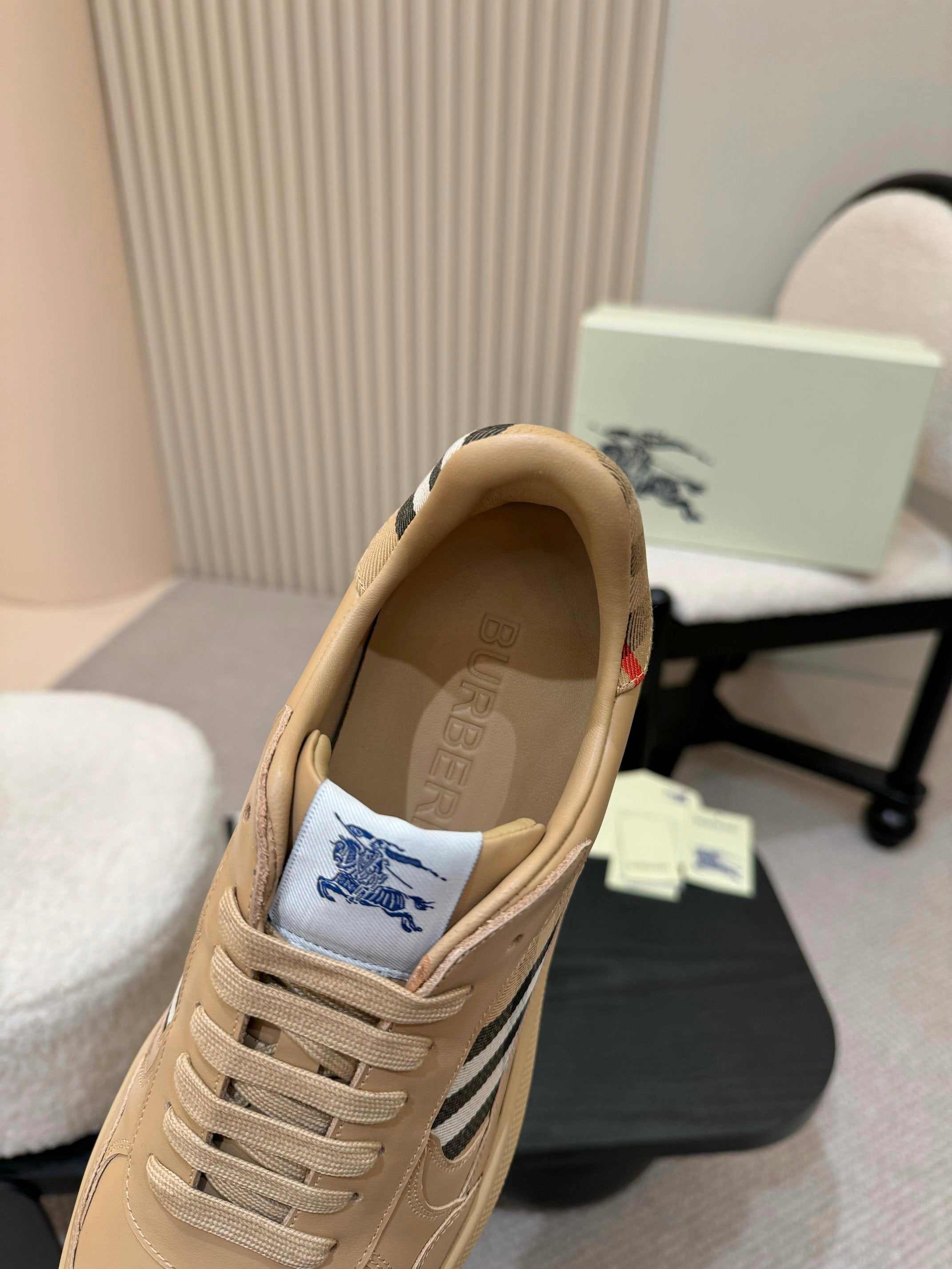 BURBERRY 26S SNEAKERS IN LIGHT BROWN AND BLACK CALFSKIN