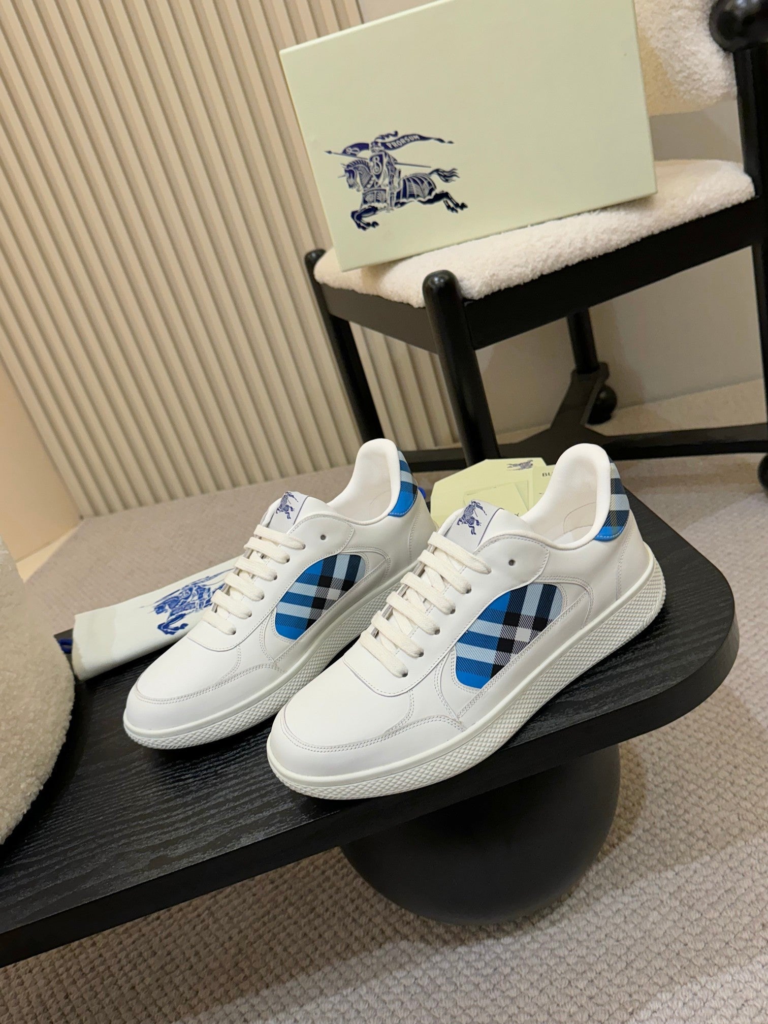 BURBERRY 26S SNEAKERS IN WHITE AND BLUE CALFSKIN
