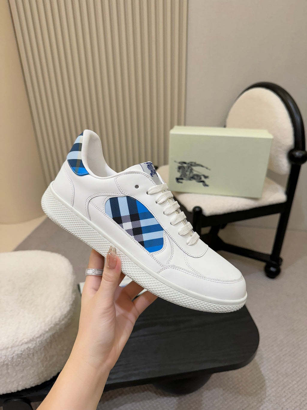 BURBERRY 26S SNEAKERS IN WHITE AND BLUE CALFSKIN