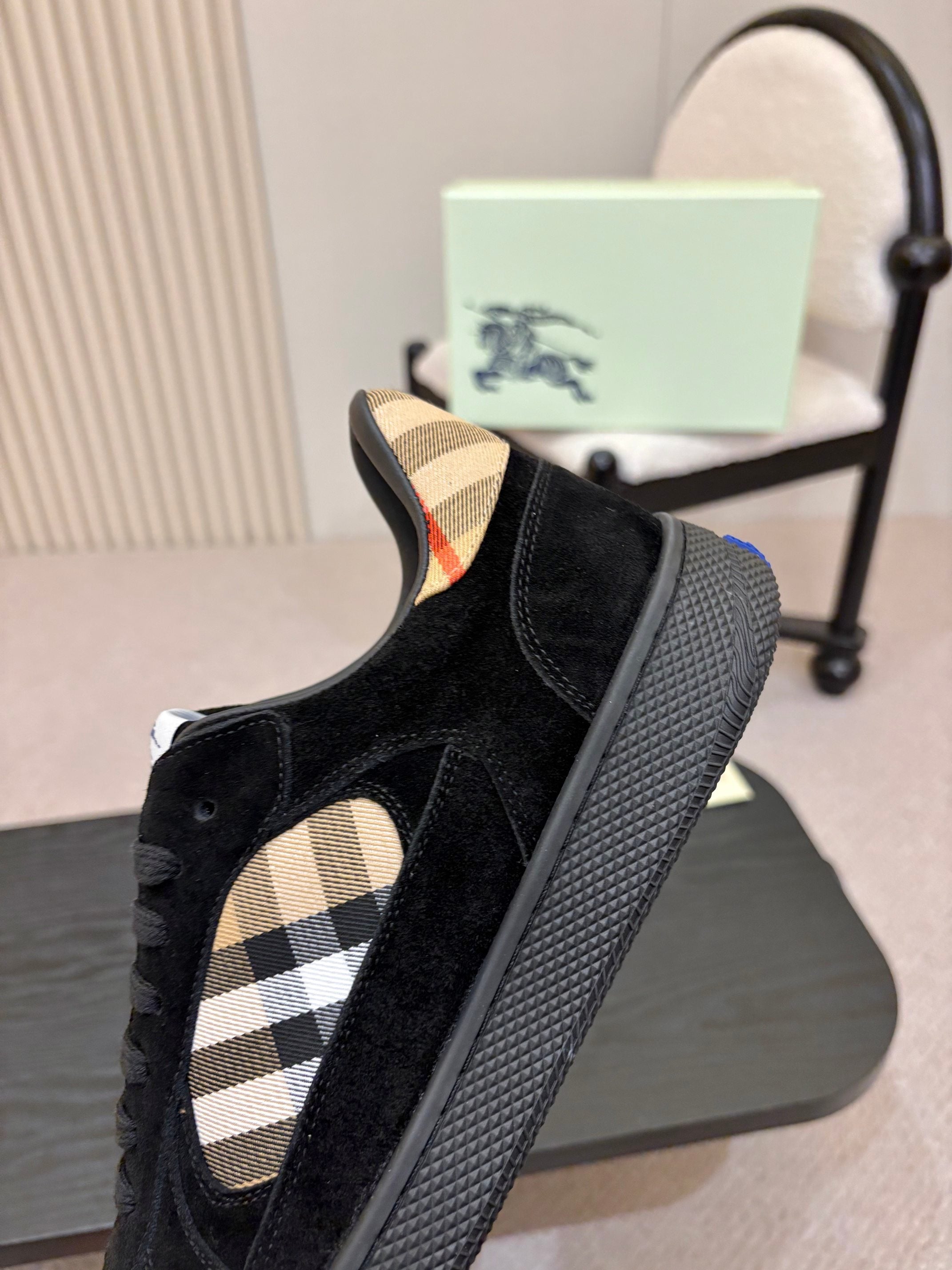 BURBERRY 26S SNEAKERS IN BLACK SUEDE