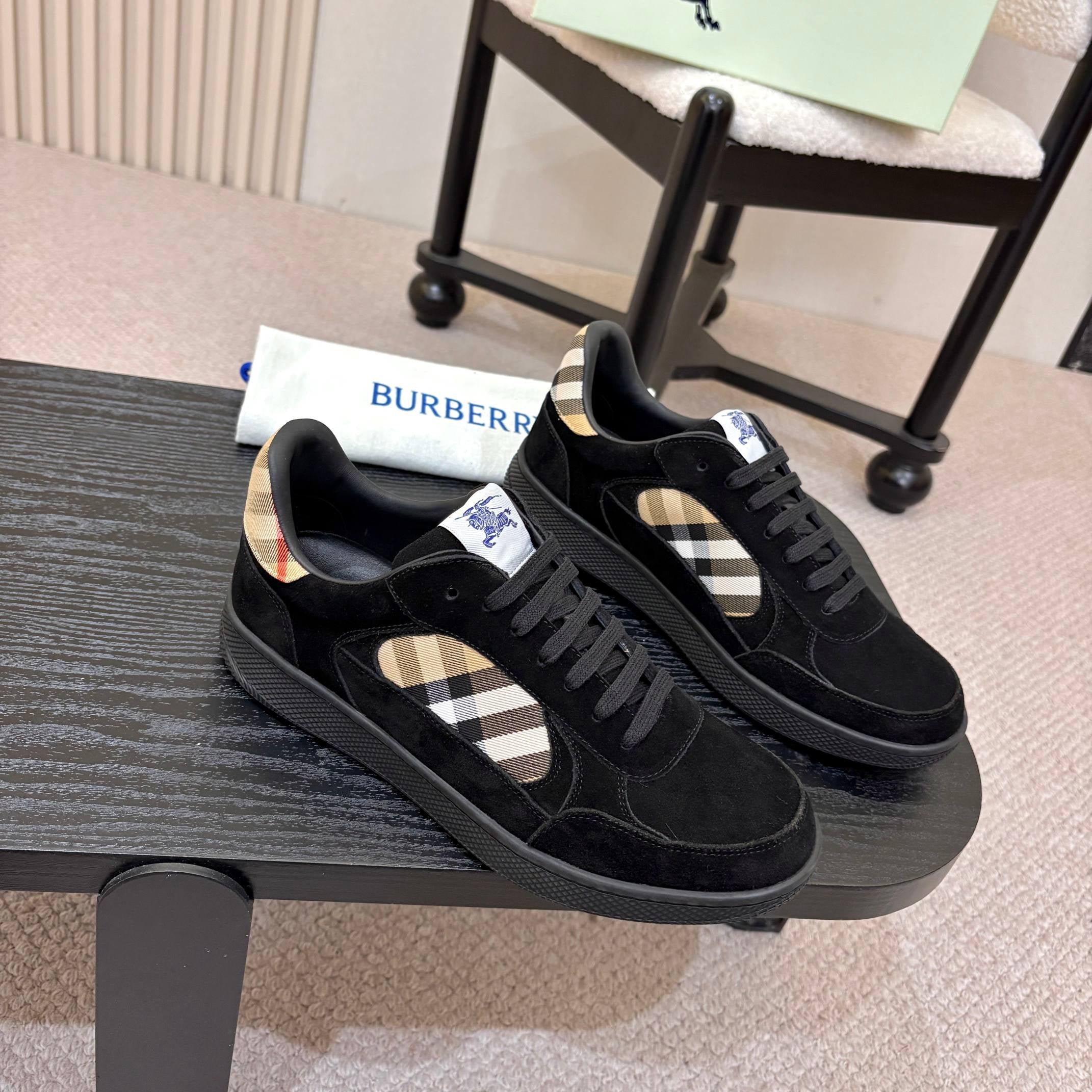 BURBERRY 26S SNEAKERS IN BLACK SUEDE