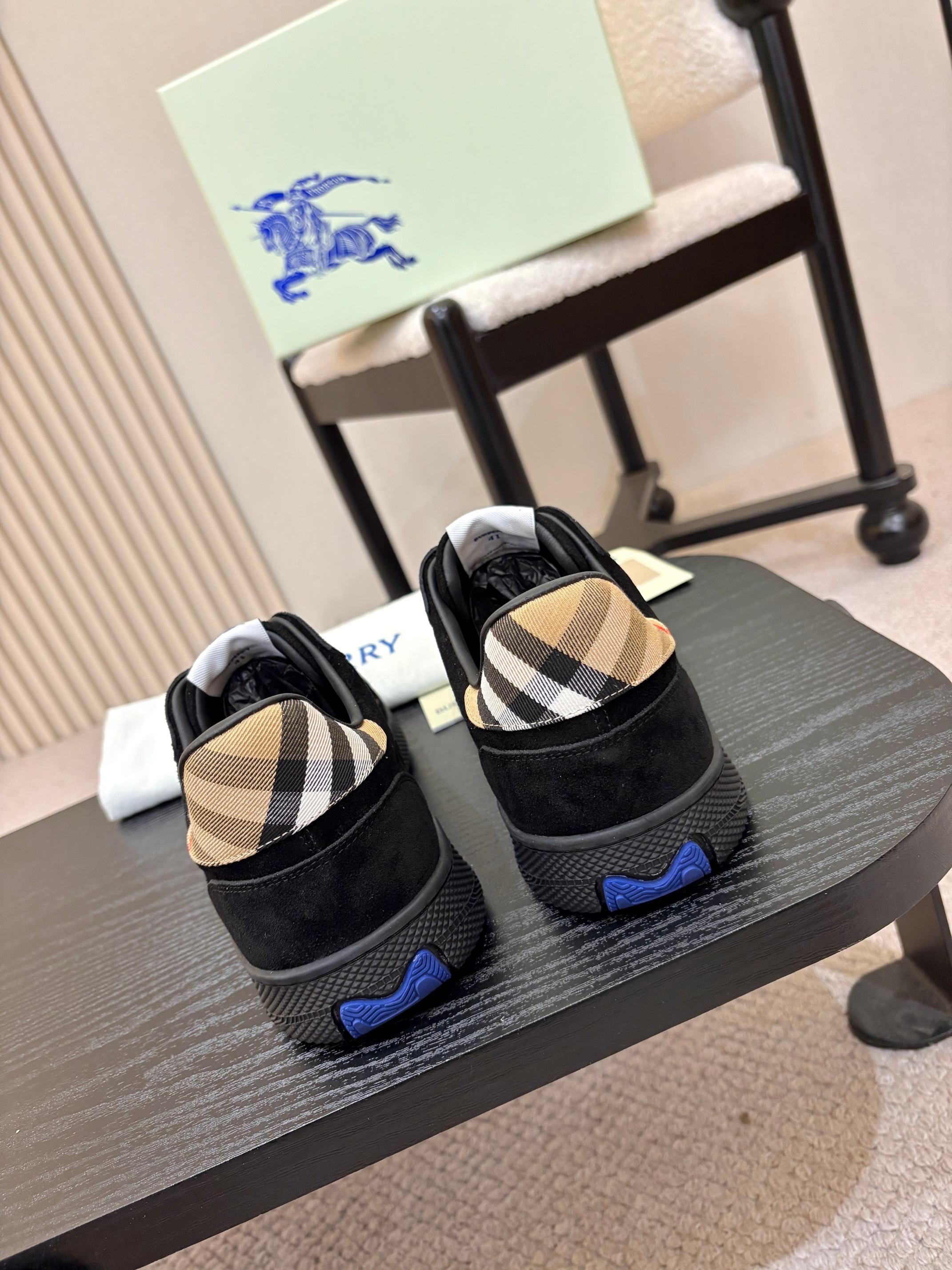 BURBERRY 26S SNEAKERS IN BLACK SUEDE