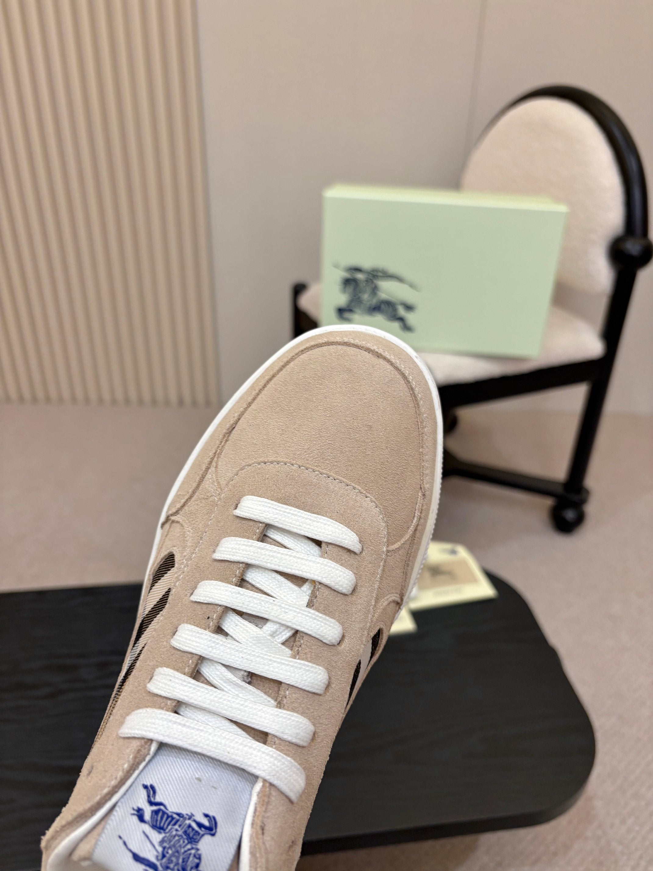 BURBERRY 26S SNEAKERS IN SAND BEIGE SUEDE