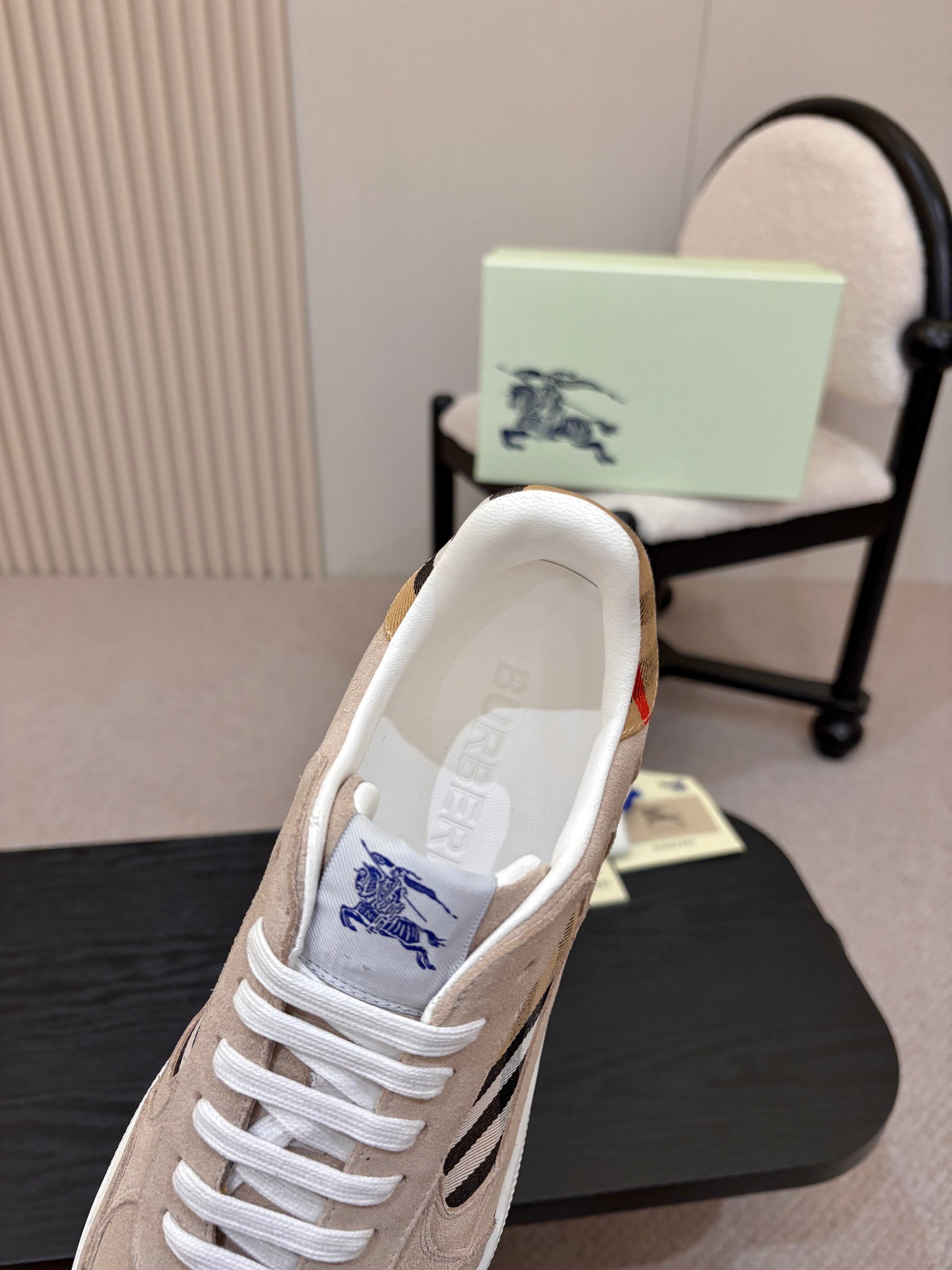 BURBERRY 26S SNEAKERS IN SAND BEIGE SUEDE