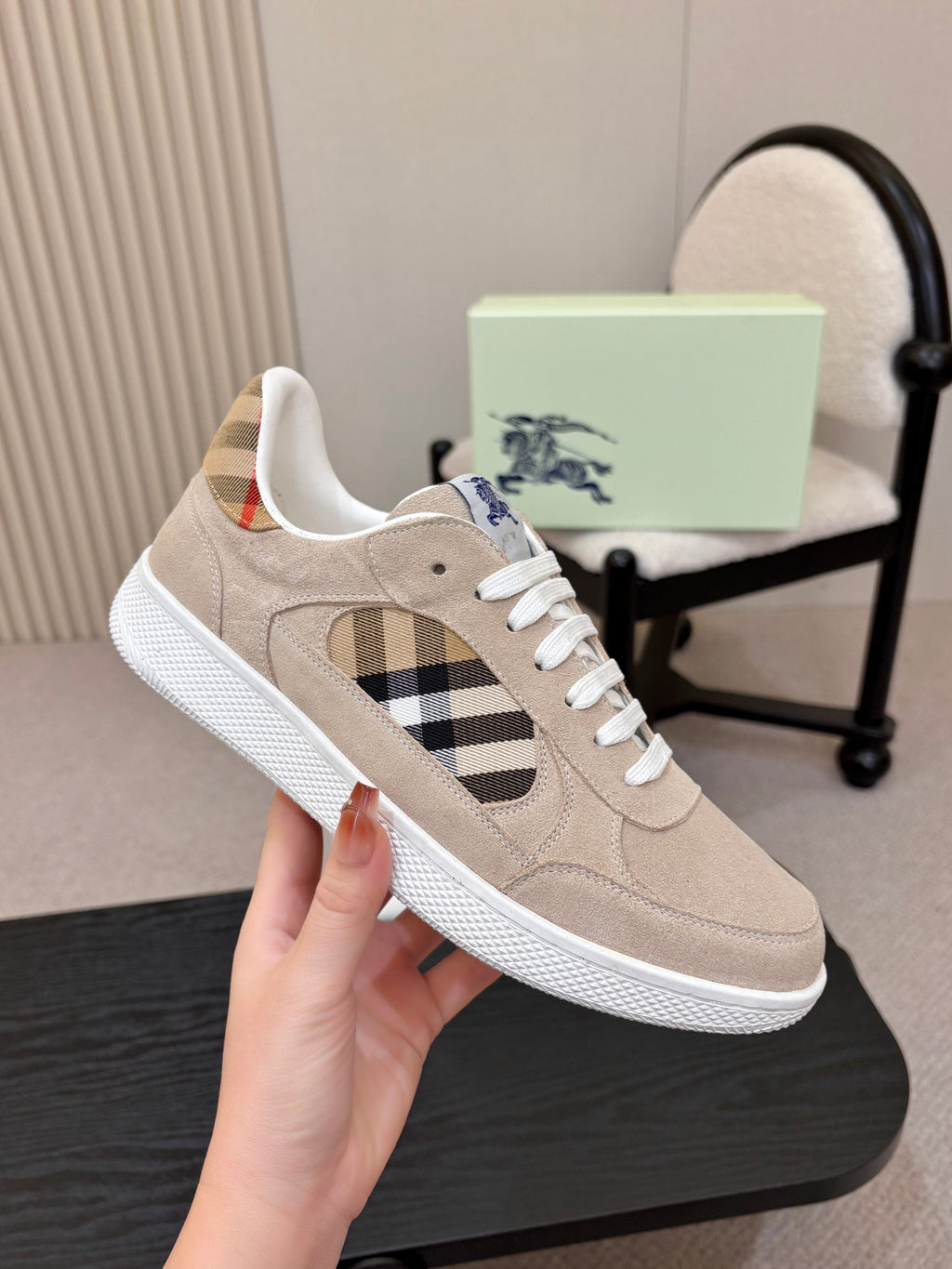 BURBERRY 26S SNEAKERS IN SAND BEIGE SUEDE