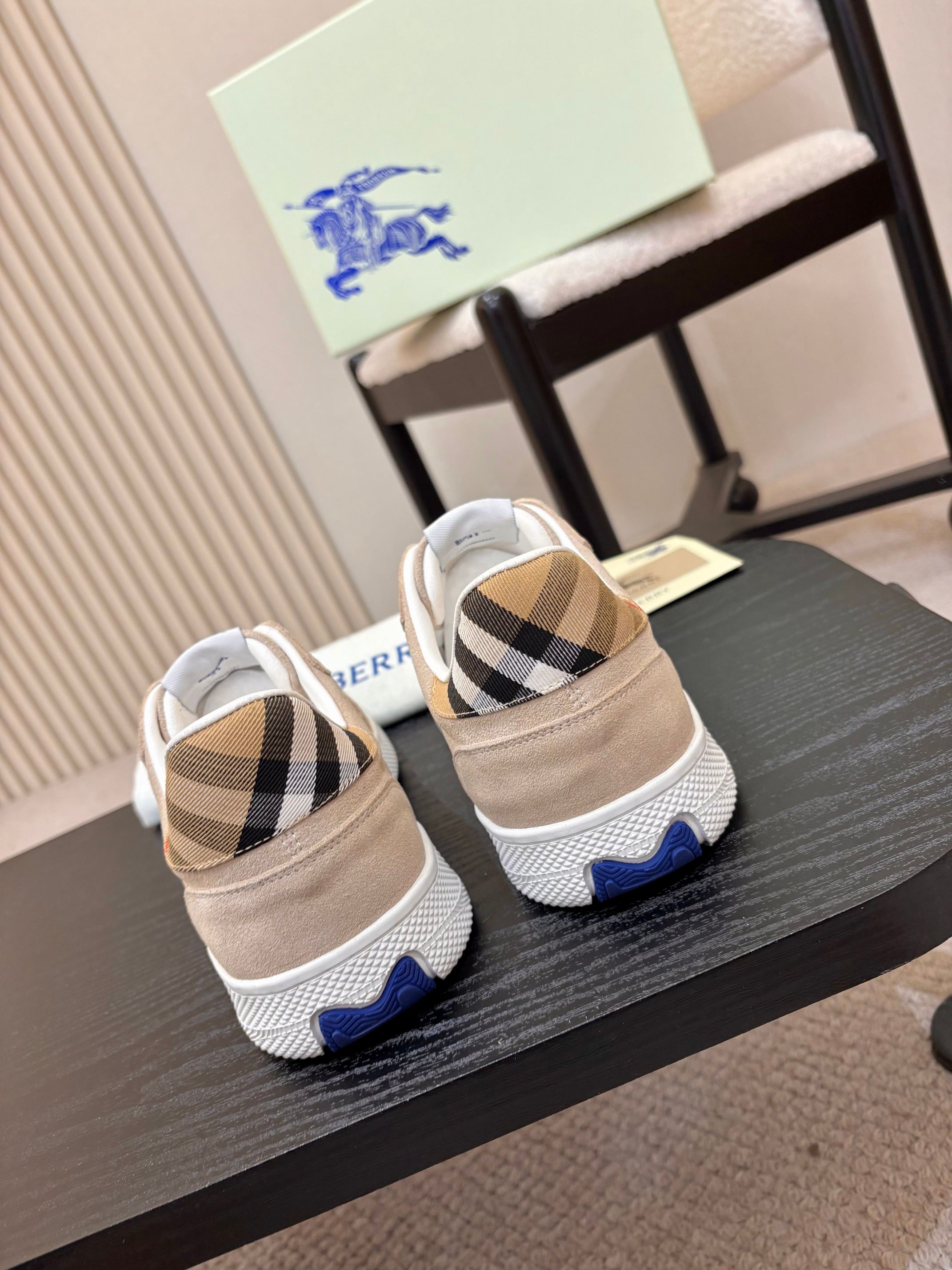 BURBERRY 26S SNEAKERS IN SAND BEIGE SUEDE