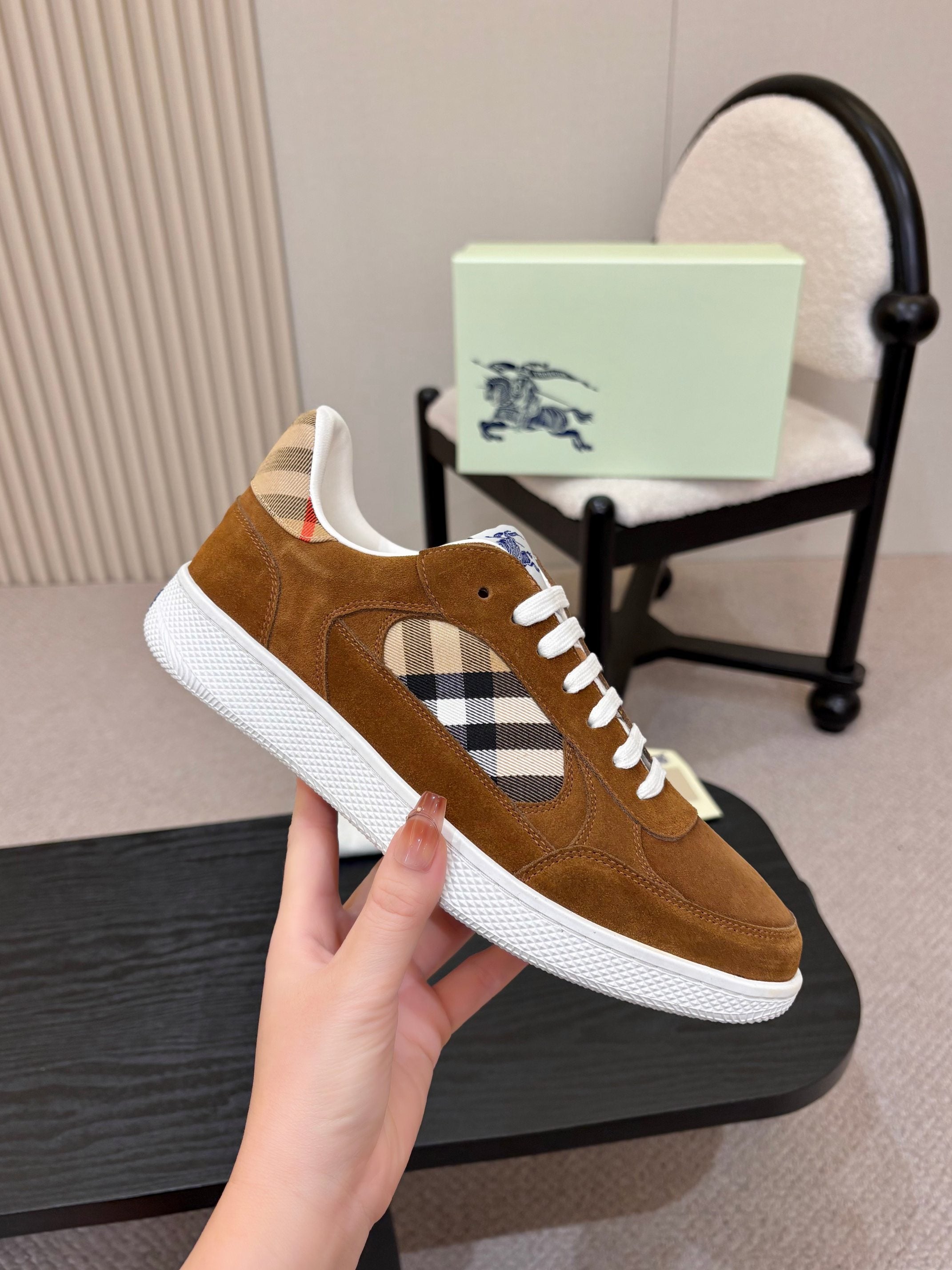 BURBERRY 26S SNEAKERS IN BROWN SUEDE