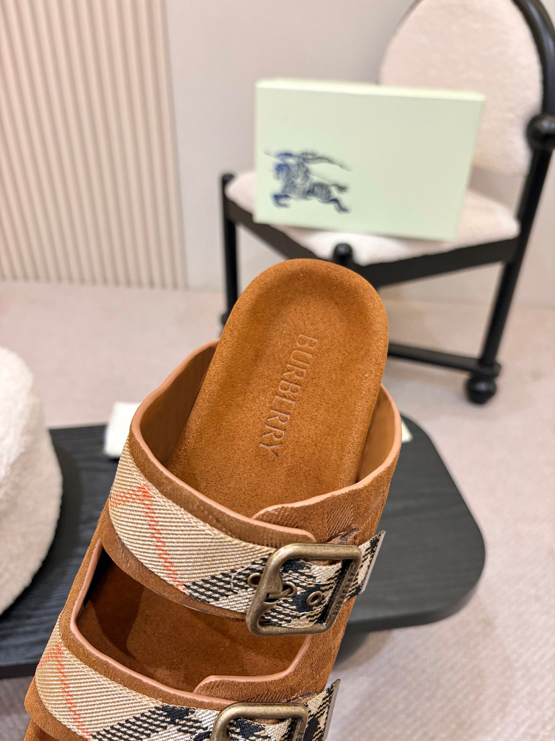 BURBERRY 26S DOUBLE BUCKLE SANDALS IN ORANGE BROWN SUEDE