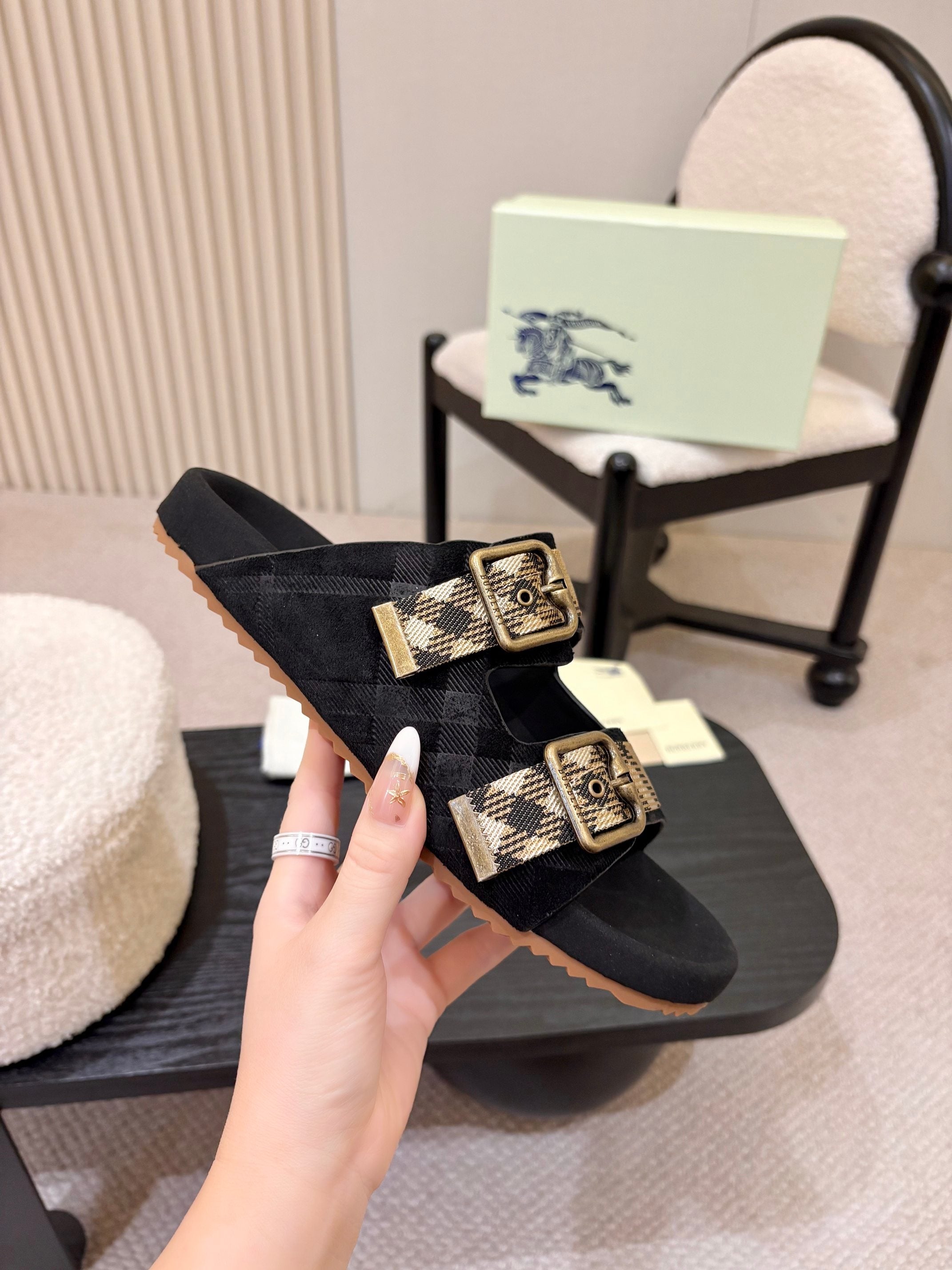 BURBERRY 26S DOUBLE BUCKLE SANDALS IN BLACK SUEDE
