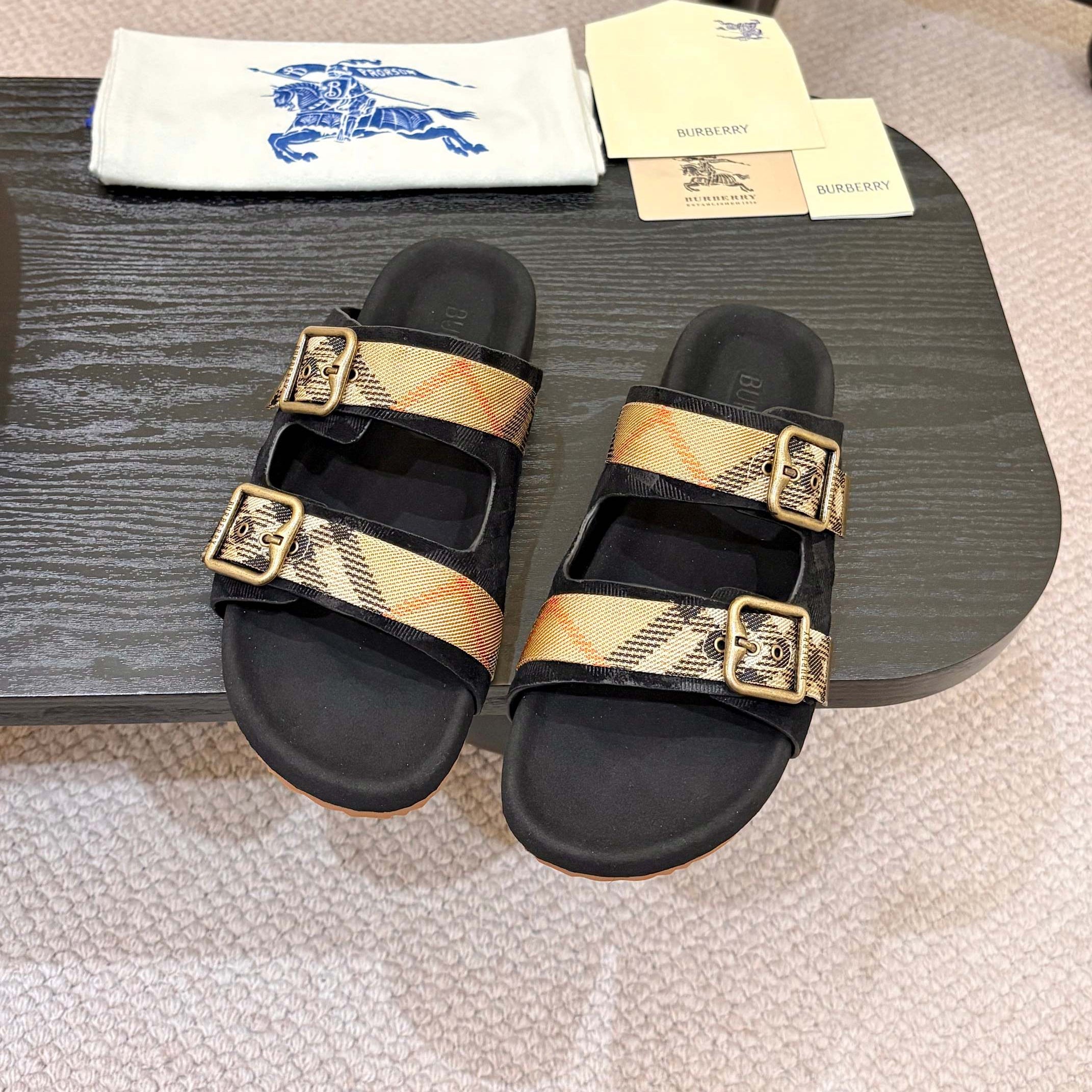 BURBERRY 26S DOUBLE BUCKLE SANDALS IN BLACK SUEDE