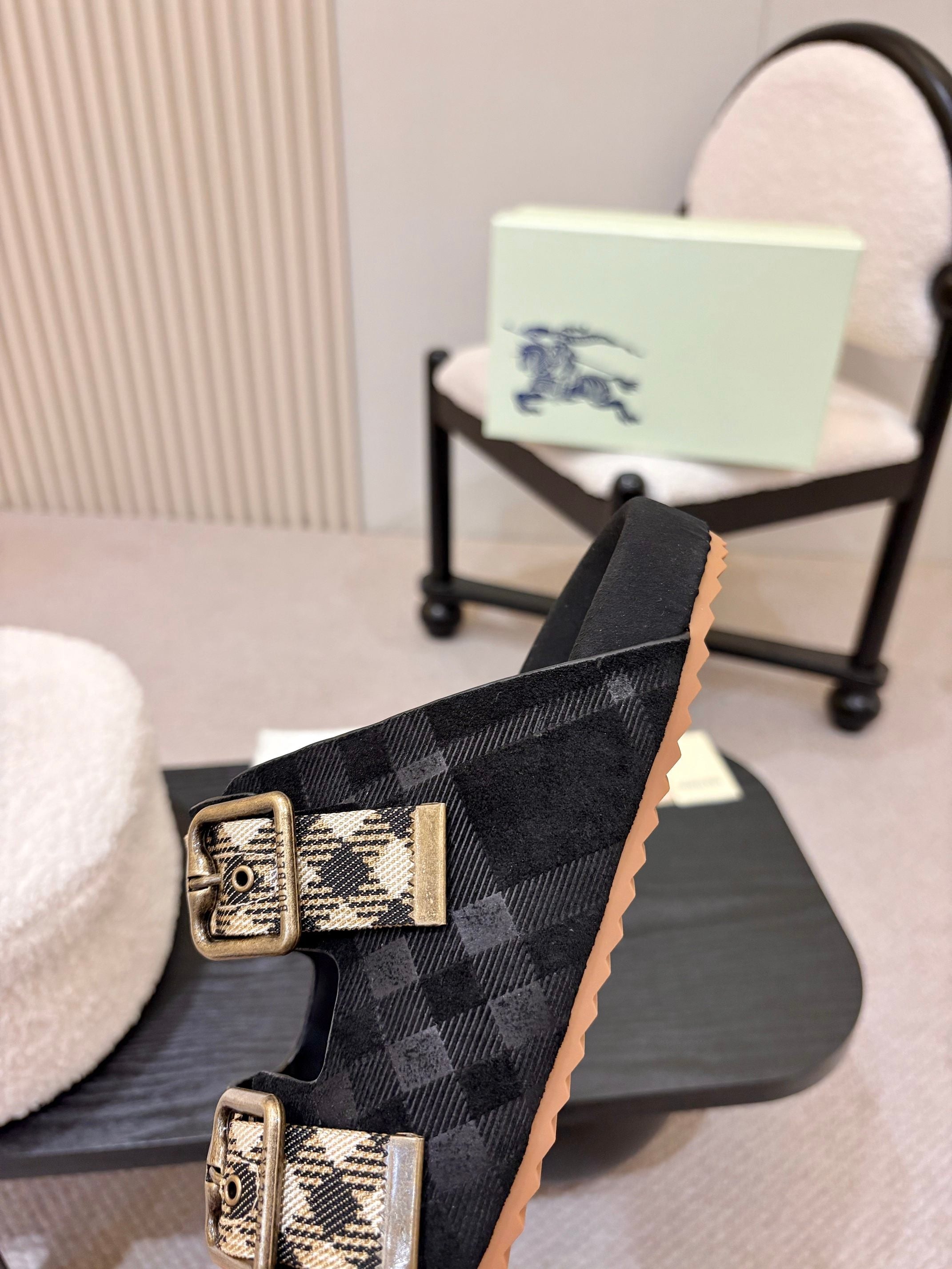 BURBERRY 26S DOUBLE BUCKLE SANDALS IN BLACK SUEDE