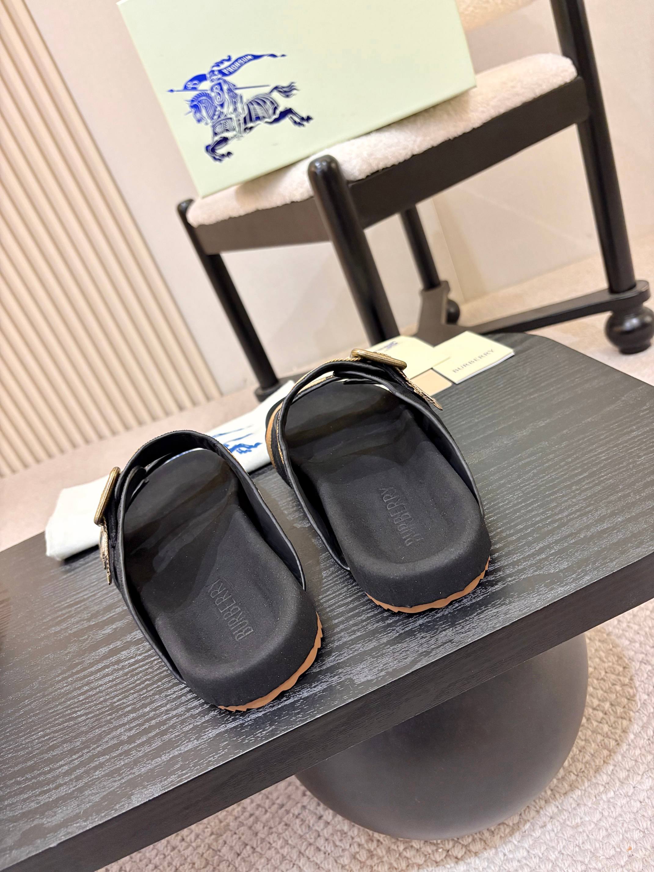 BURBERRY 26S DOUBLE BUCKLE SANDALS IN BLACK SUEDE