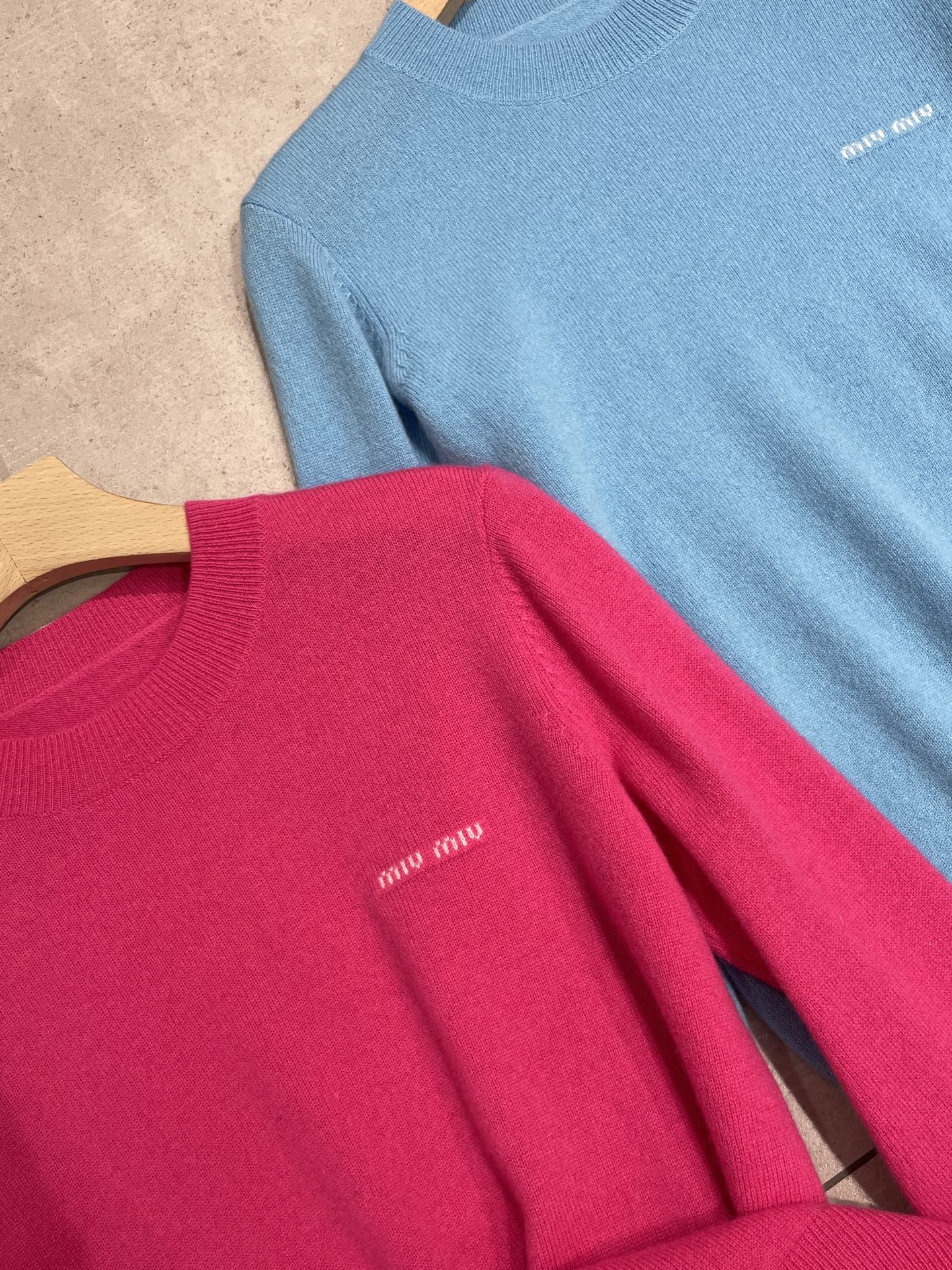 MIUMIU SWEATER STYLE 638