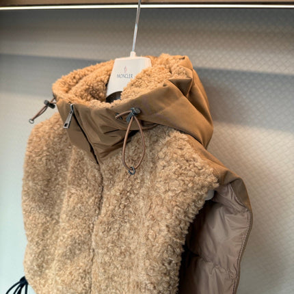 MONCLER 26S ZIP-UP GILET TEDDY FUR 817