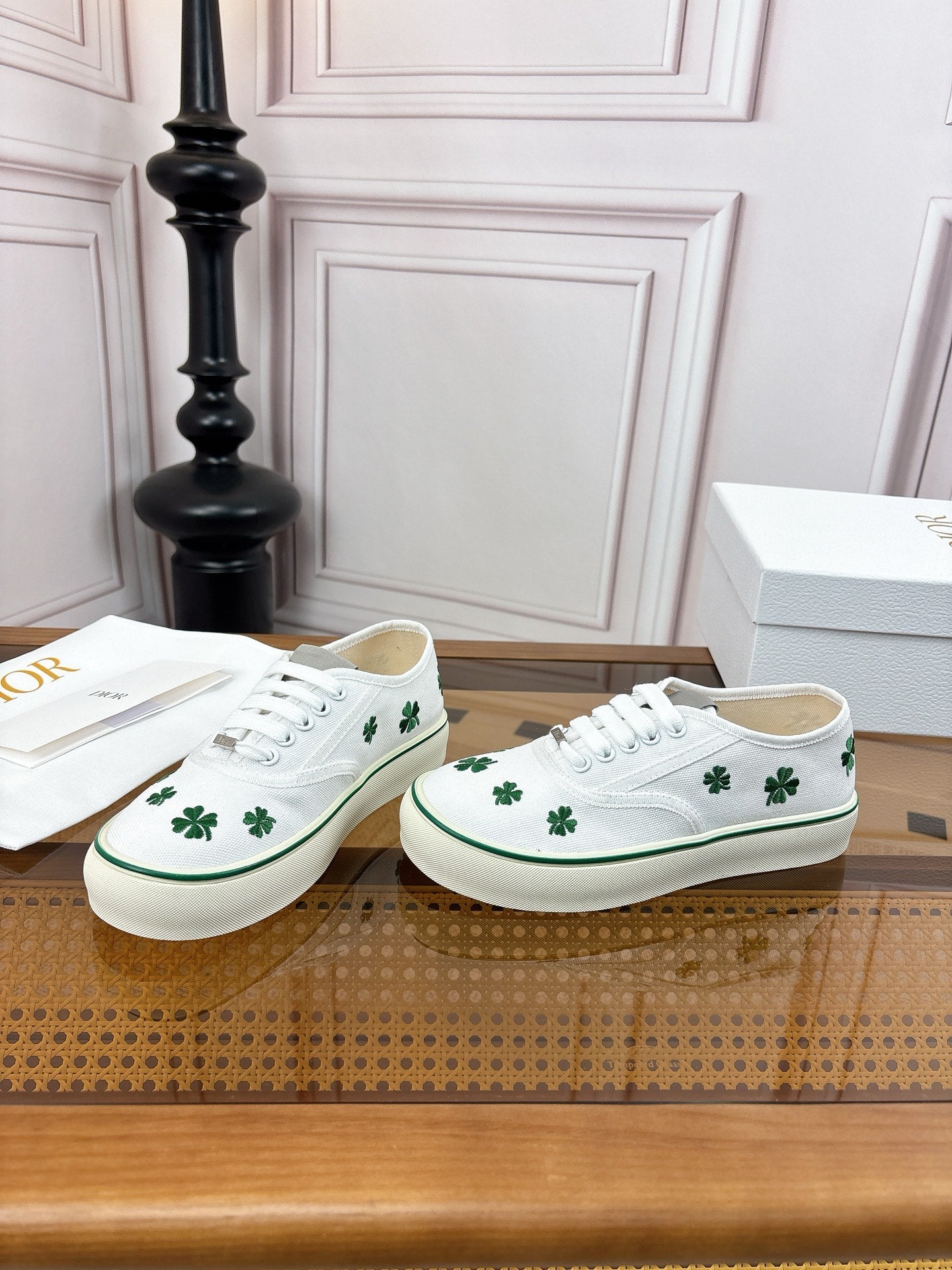 DIOR 26S LOW TOP SNEAKERS 35MM IN WHITE CANVAS WITH CLOVER EMBROIDERY