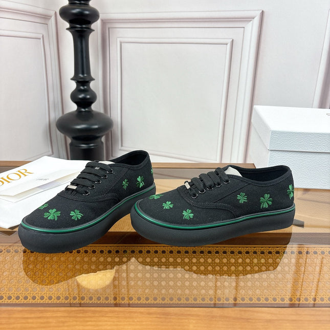 DIOR 26S LOW TOP SNEAKERS 35MM IN BLACK CANVAS WITH CLOVER EMBROIDERY