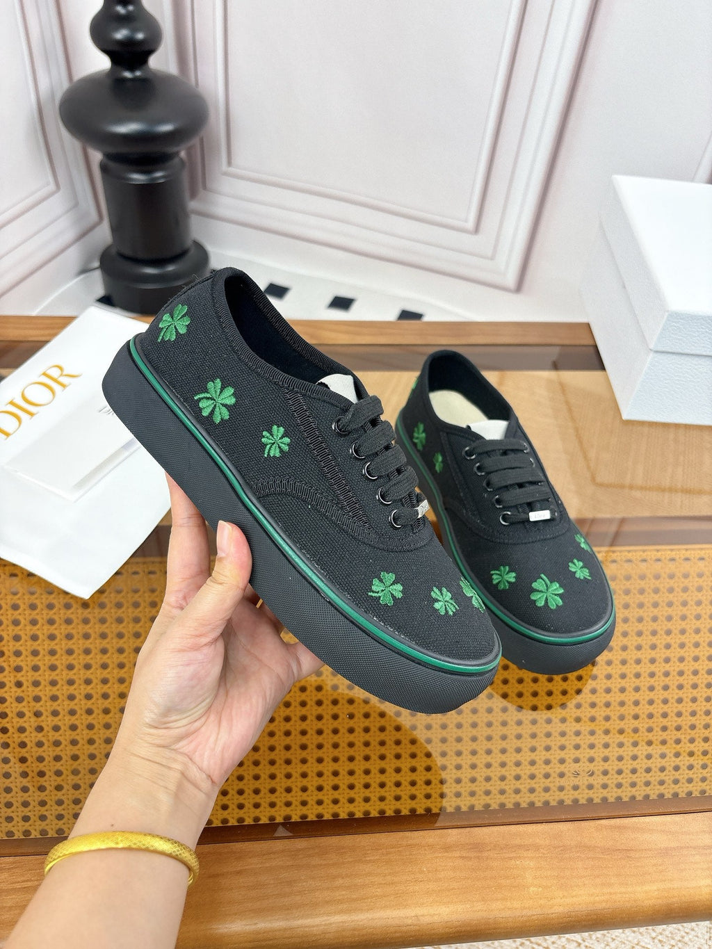 DIOR 26S LOW TOP SNEAKERS 35MM IN BLACK CANVAS WITH CLOVER EMBROIDERY